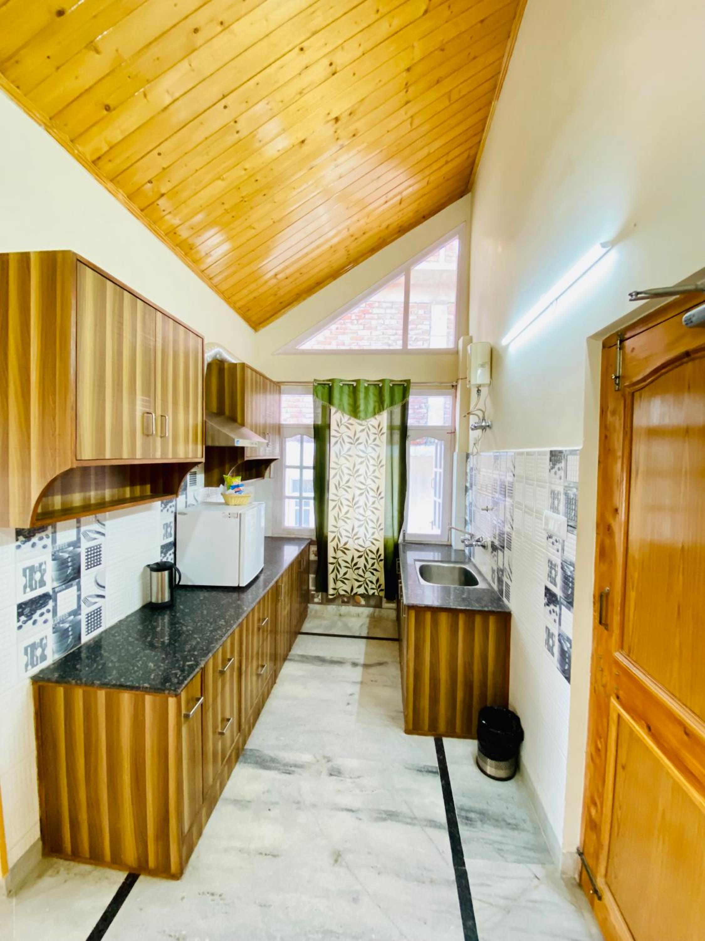 Superior Double or Twin Room with Mountain View photo 2