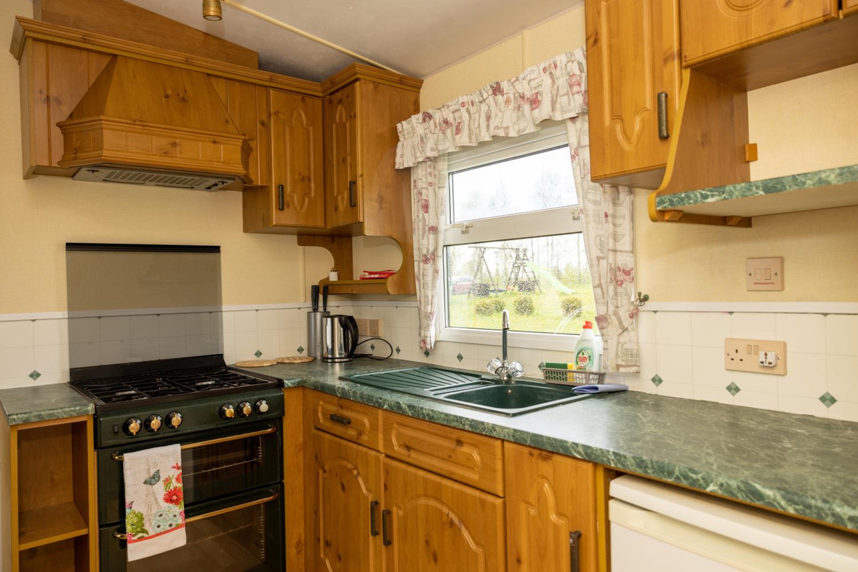 Mobile Home - Photo 8