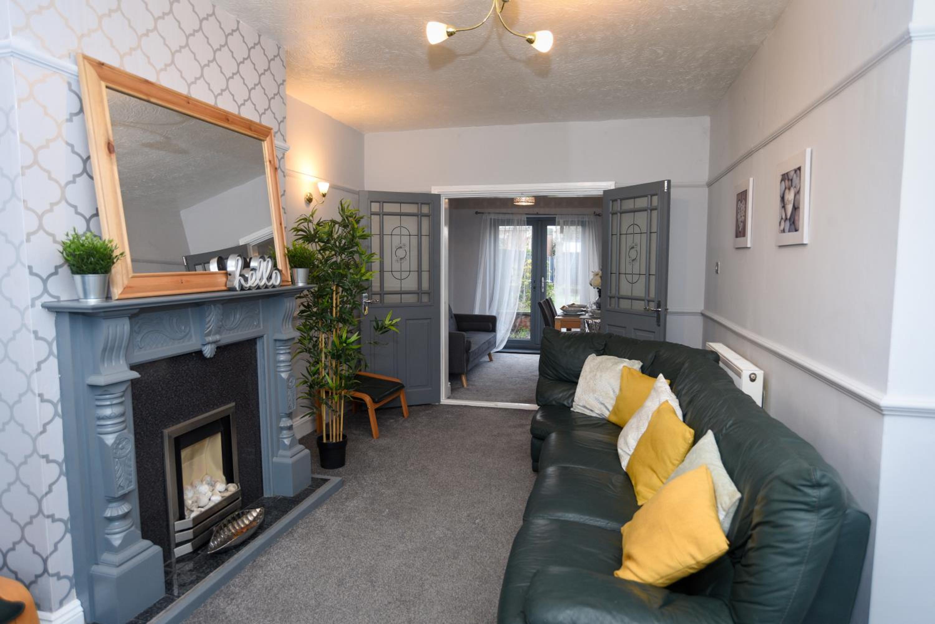 Three-Bedroom House photo 2