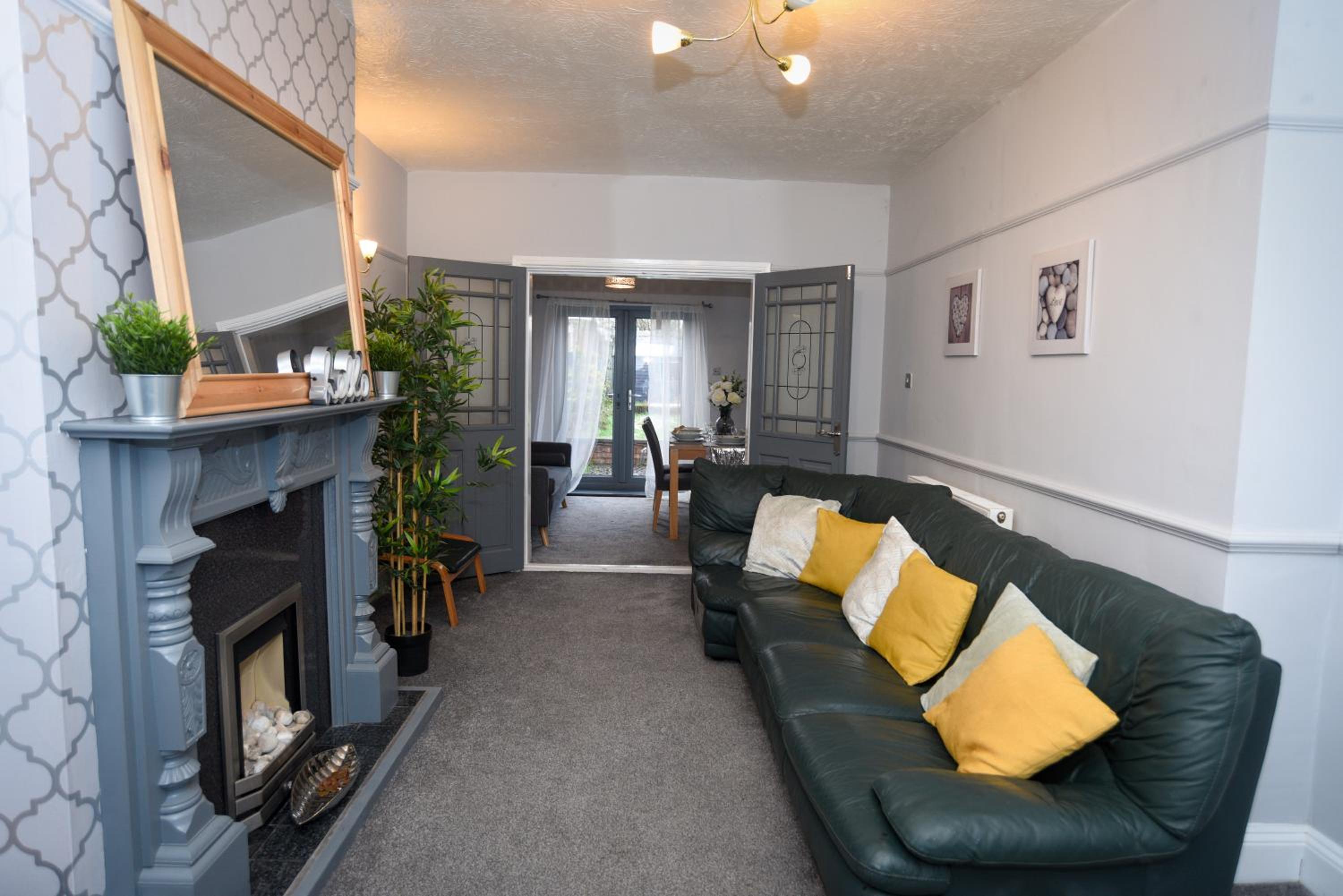 Three-Bedroom House photo 3