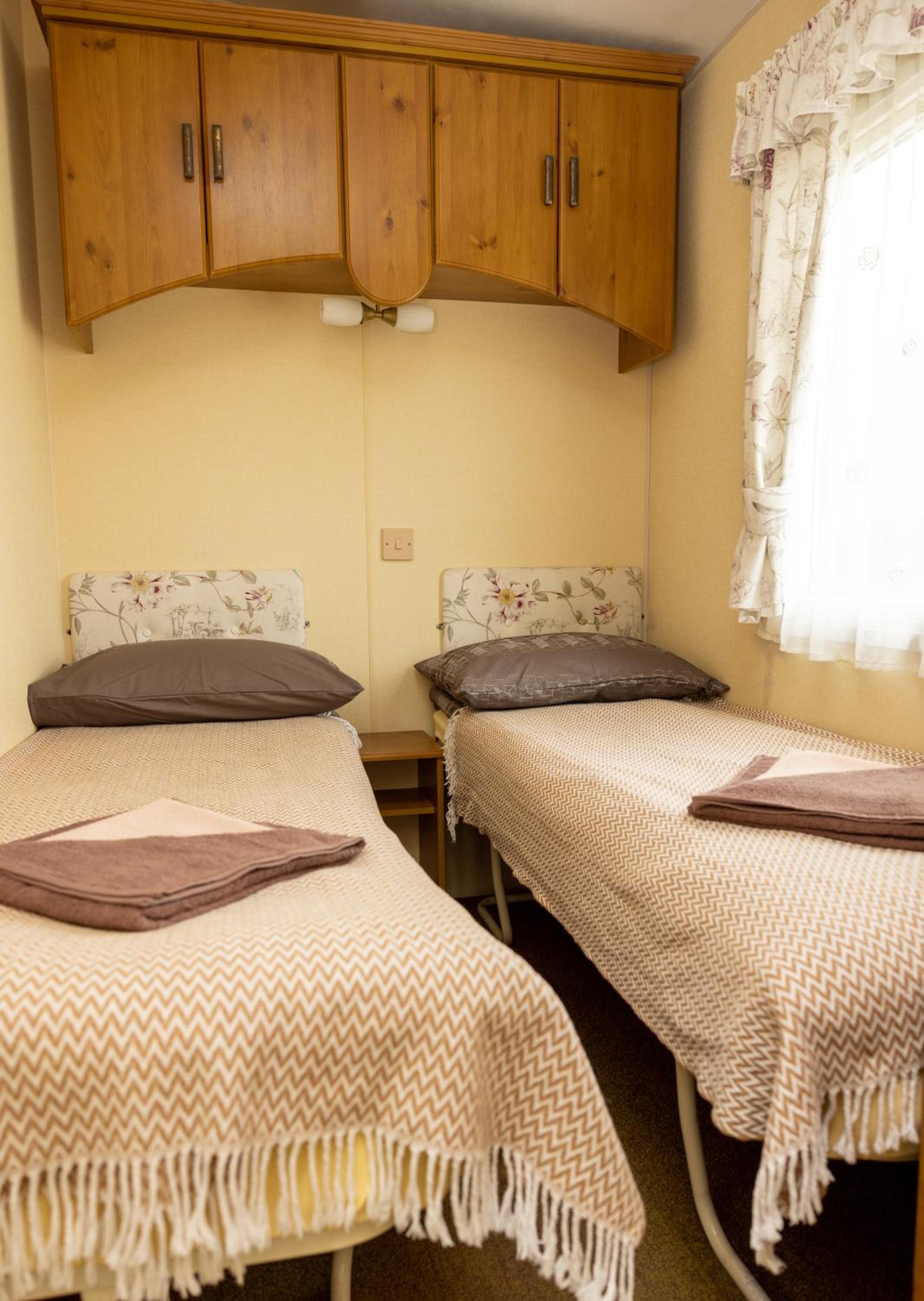 Mobile Home - Photo 6