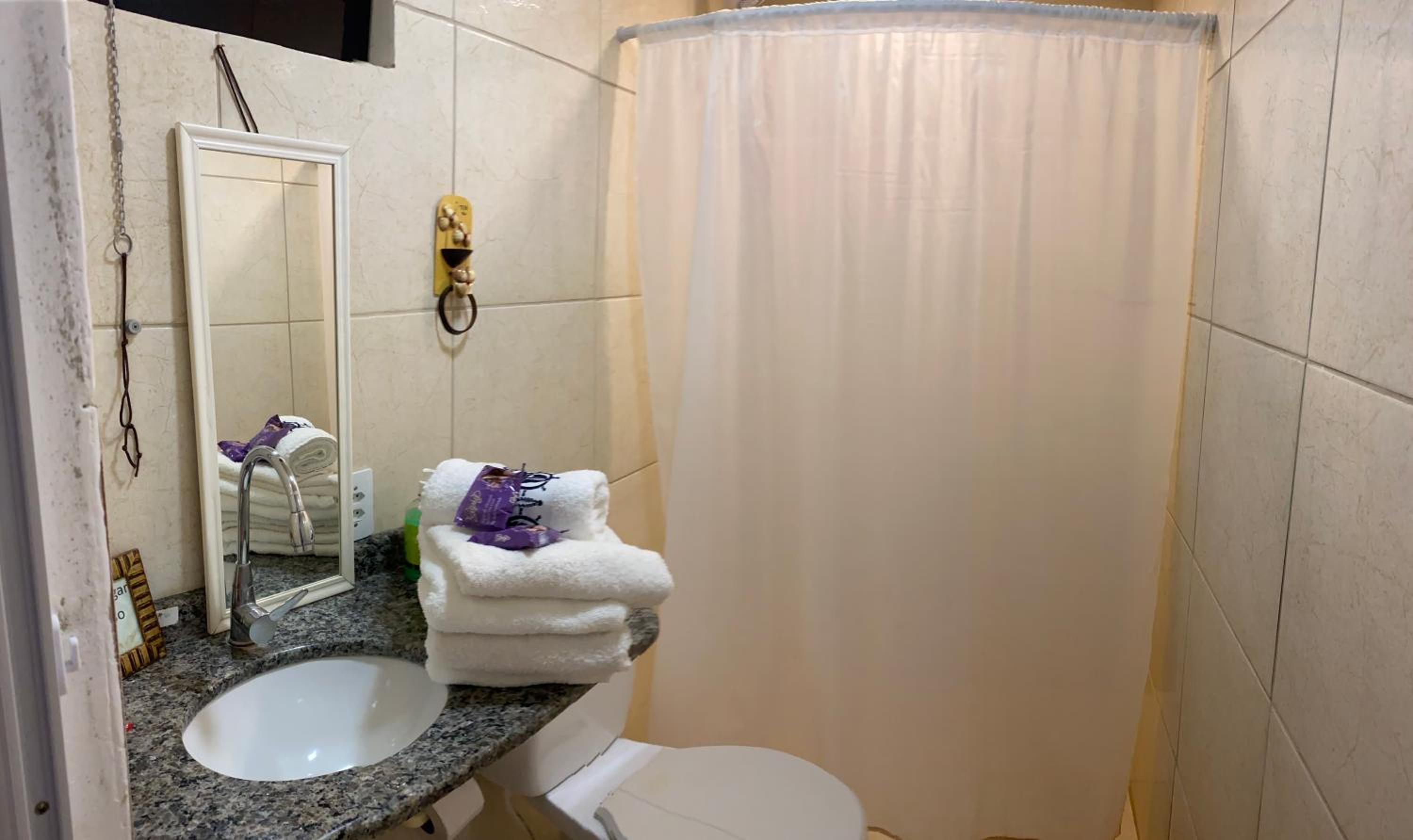Family Room with Private Bathroom photo 2