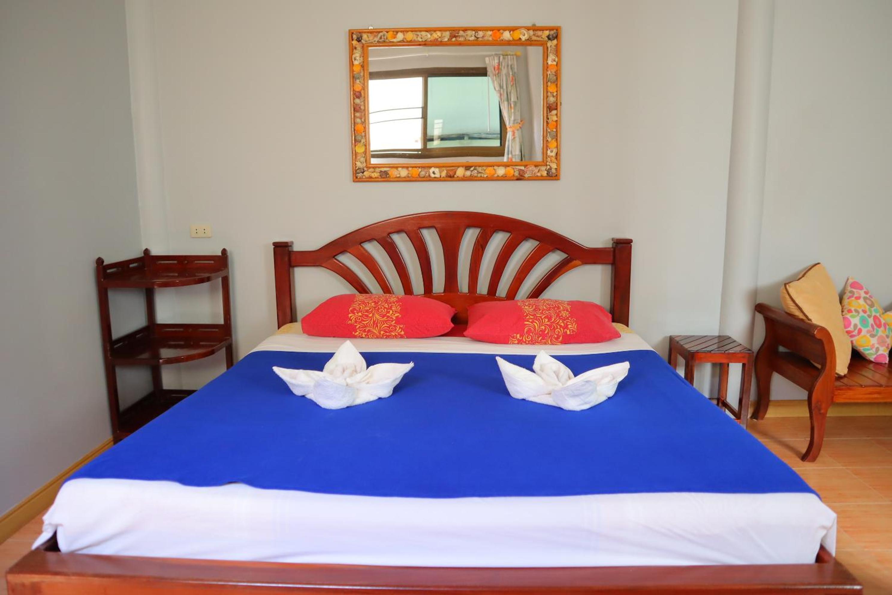 Deluxe King Room - Photo 1