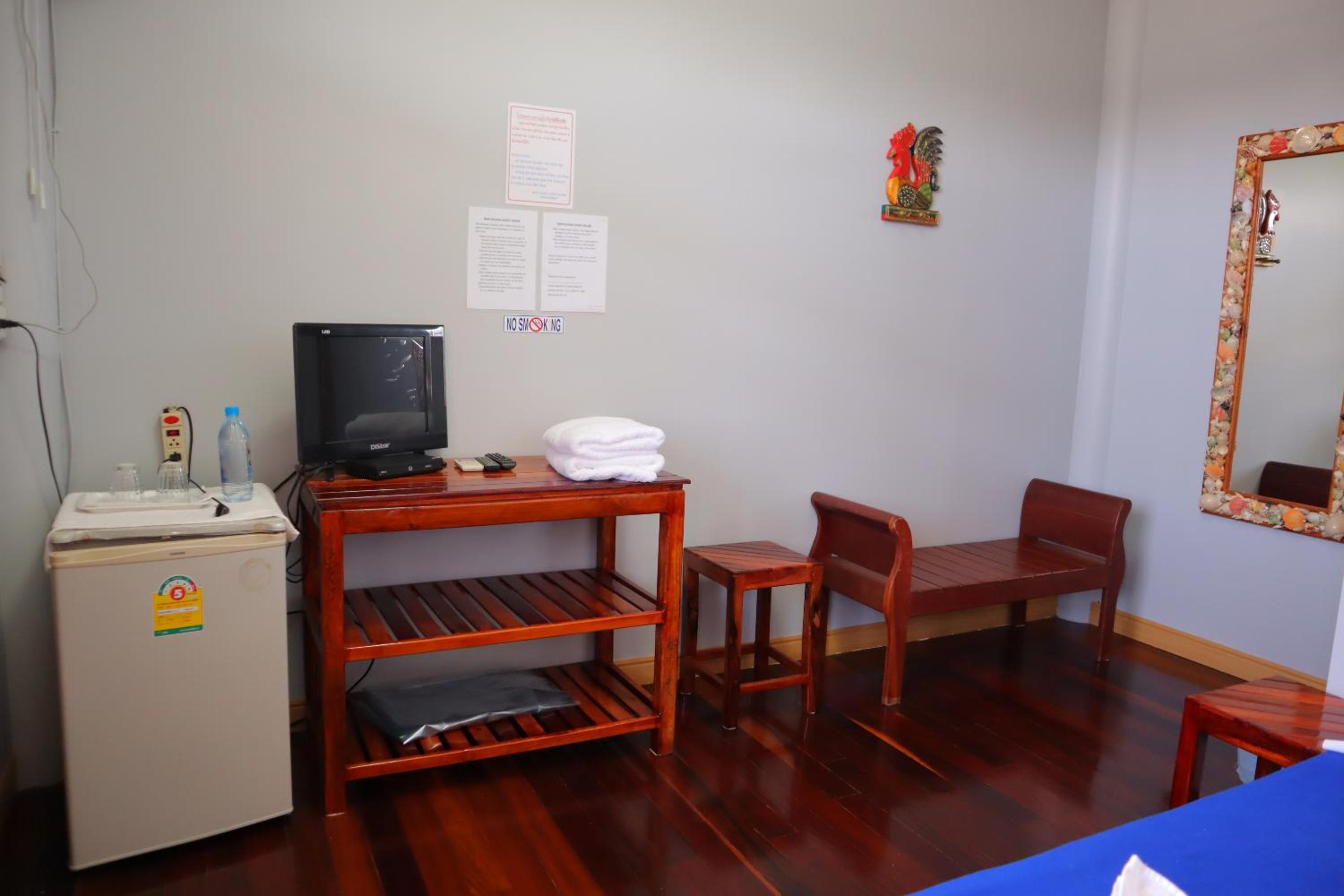 Standard Double Room - Photo 13