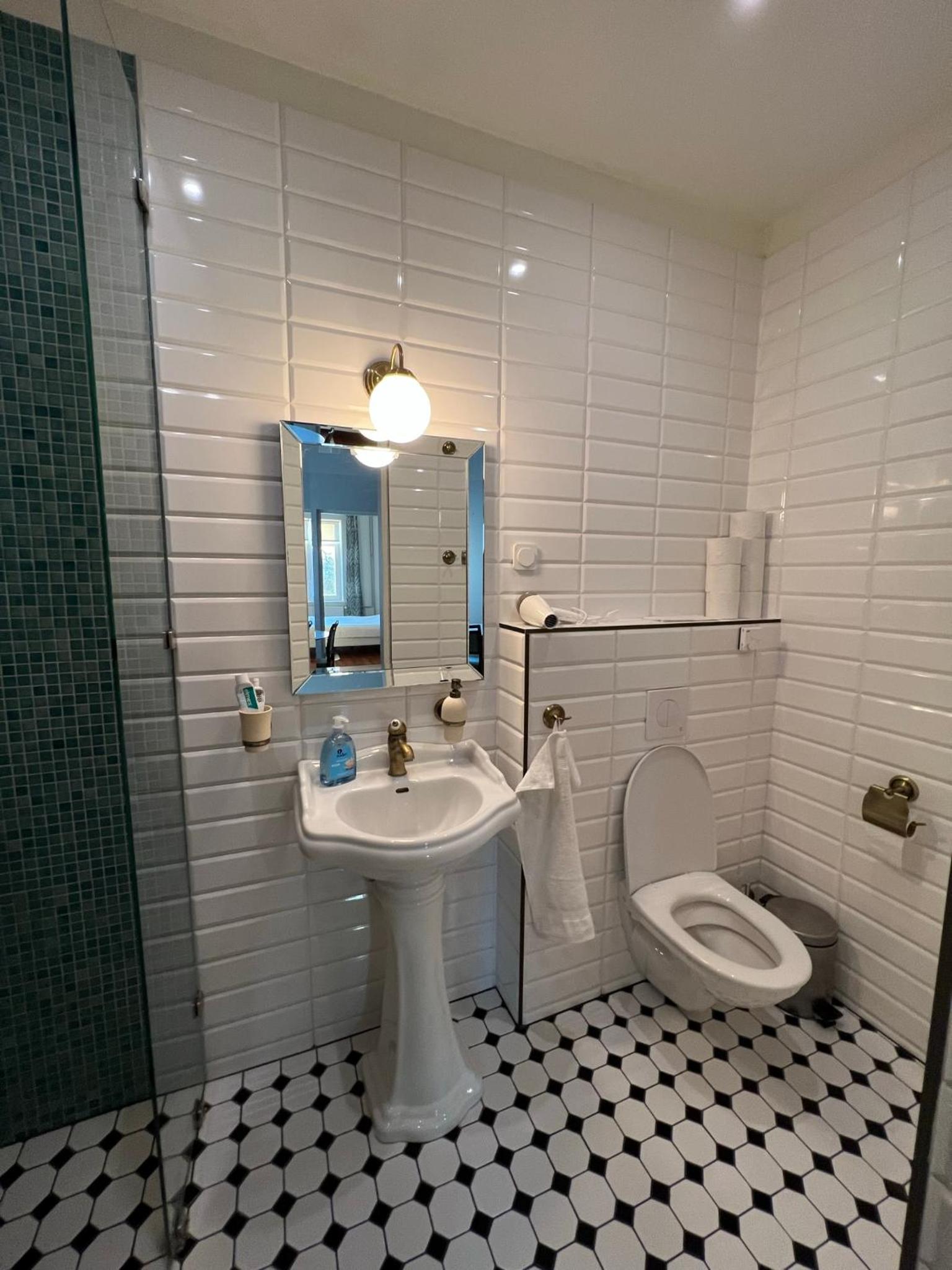 Two-Bedroom Apartment - Photo 16
