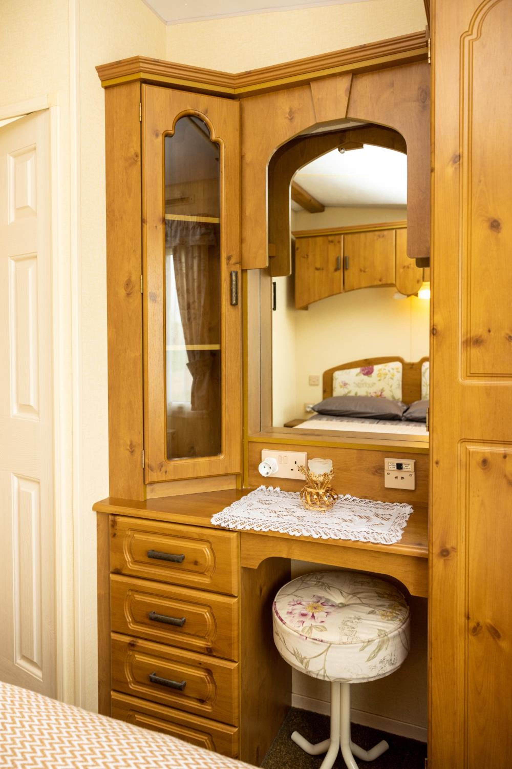 Mobile Home - Photo 3