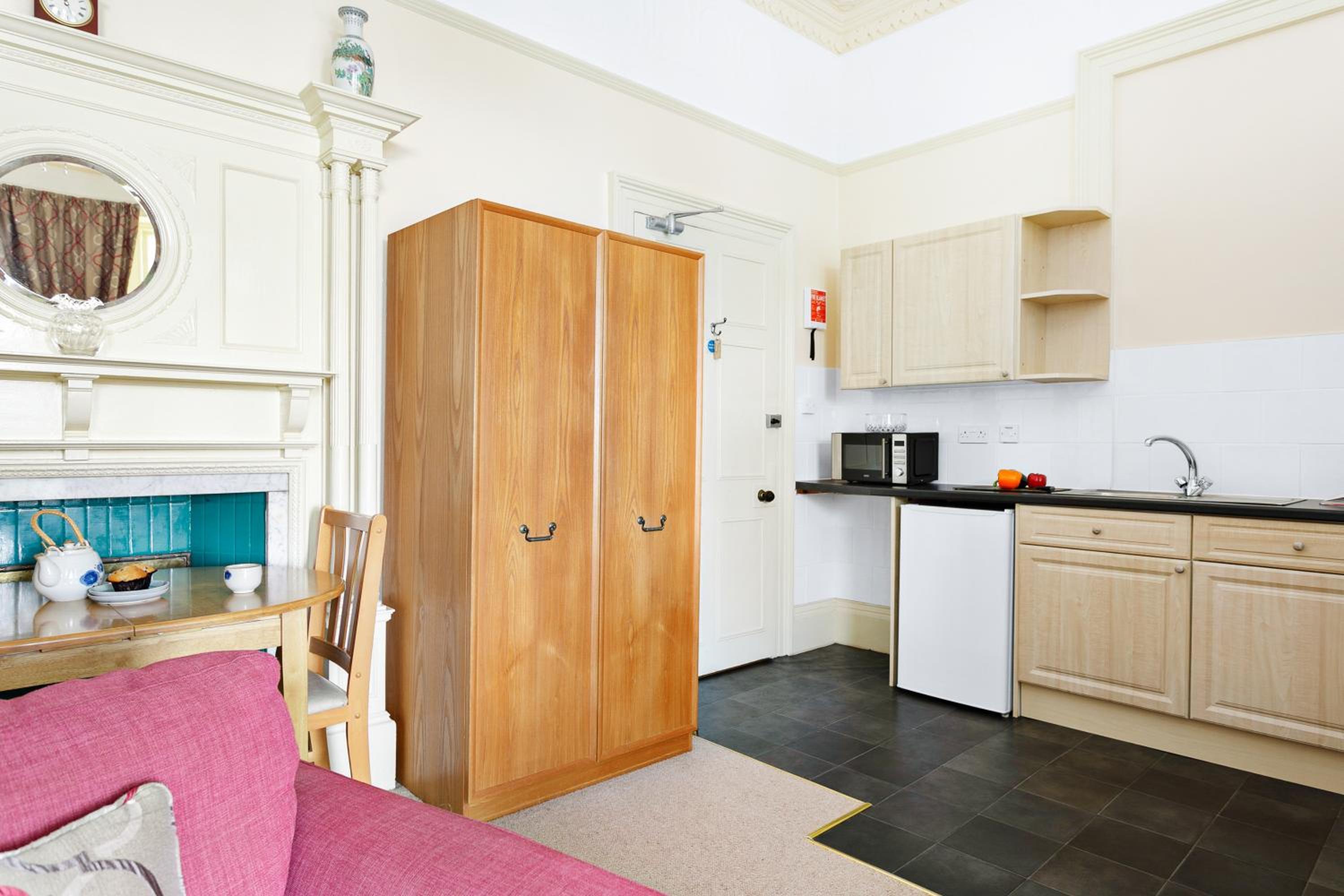 Apartment with Terrace - Photo 14