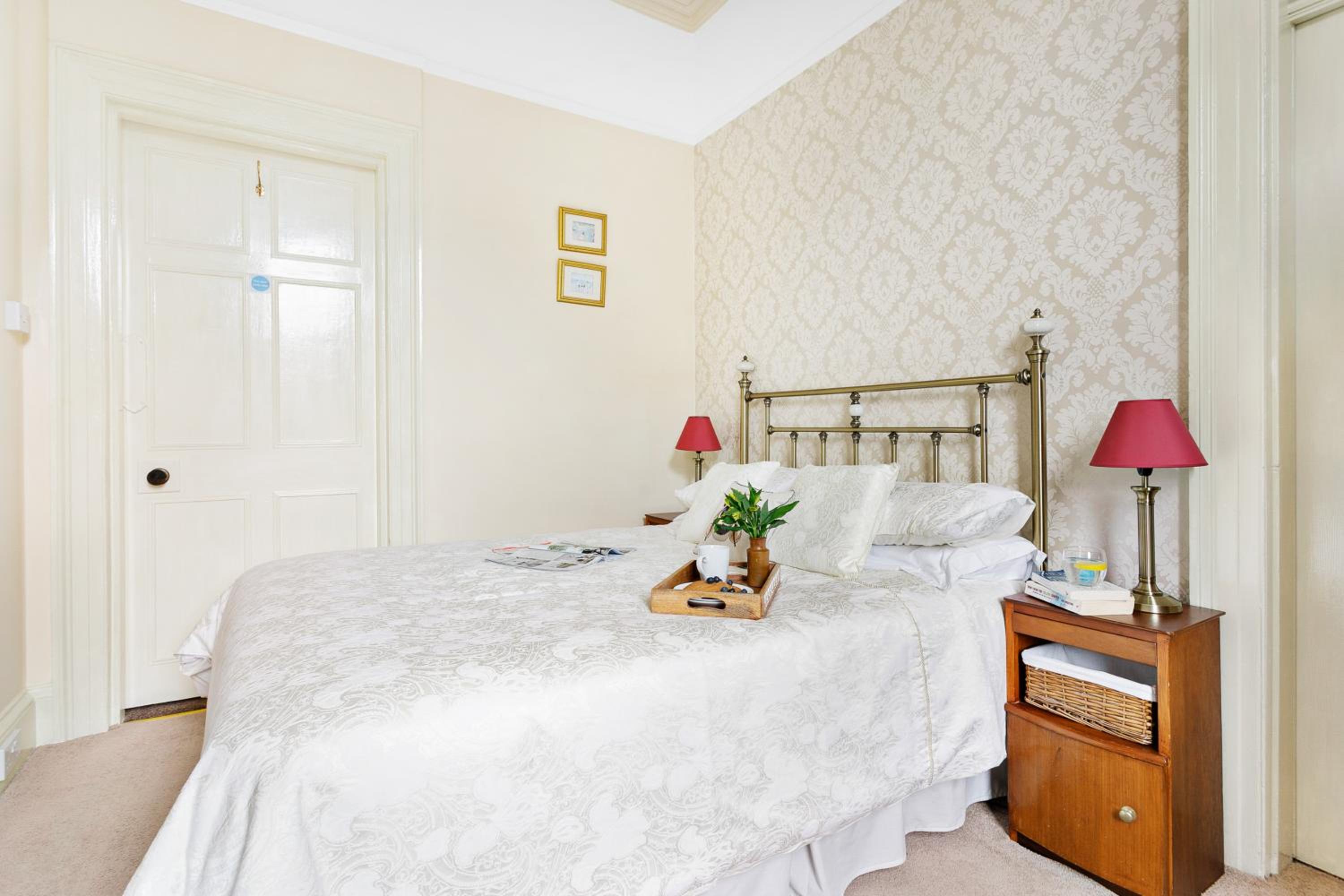 One-Bedroom Apartment with Balcony and Sea View - Photo 25