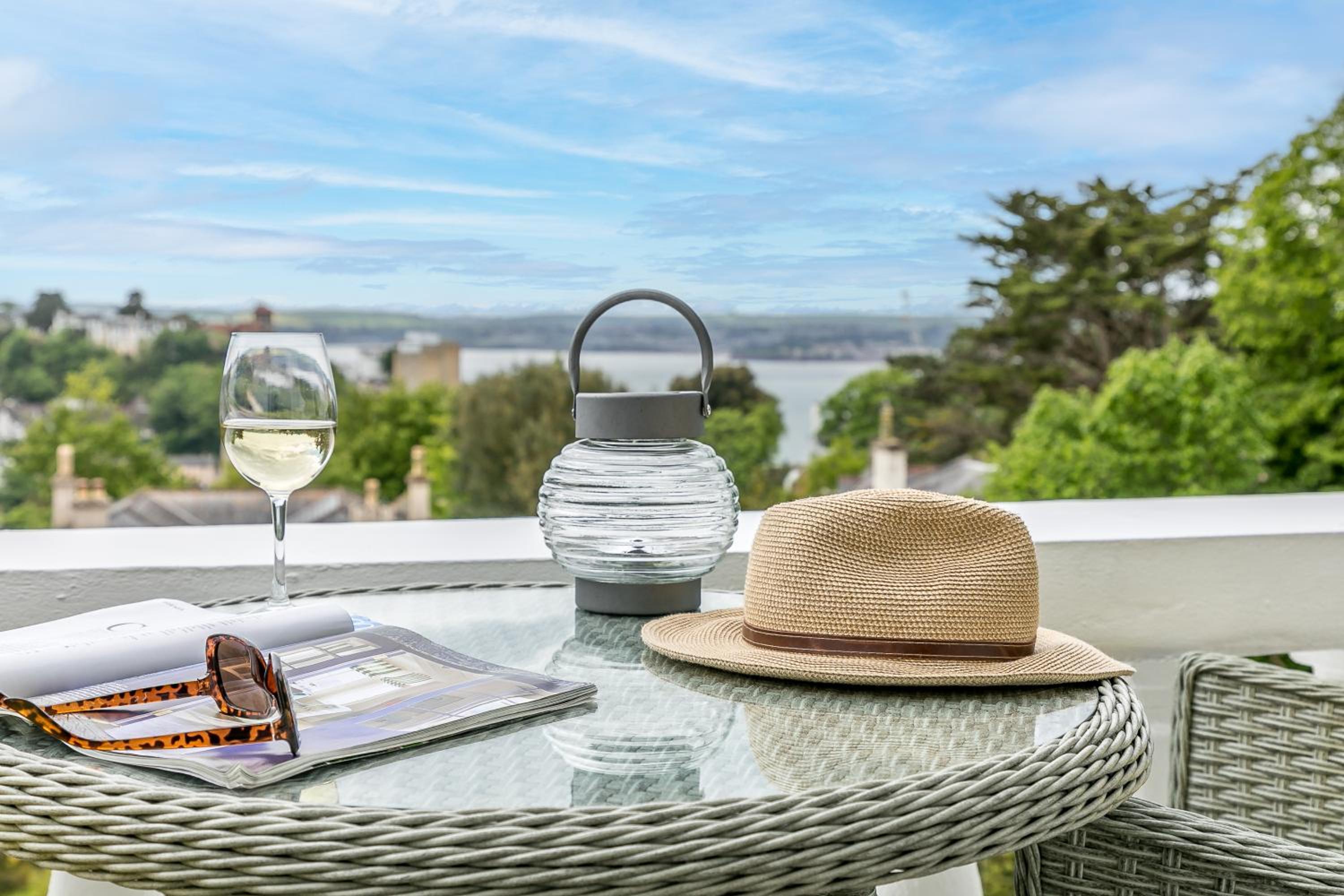 Apartment with Sea View - Photo 7