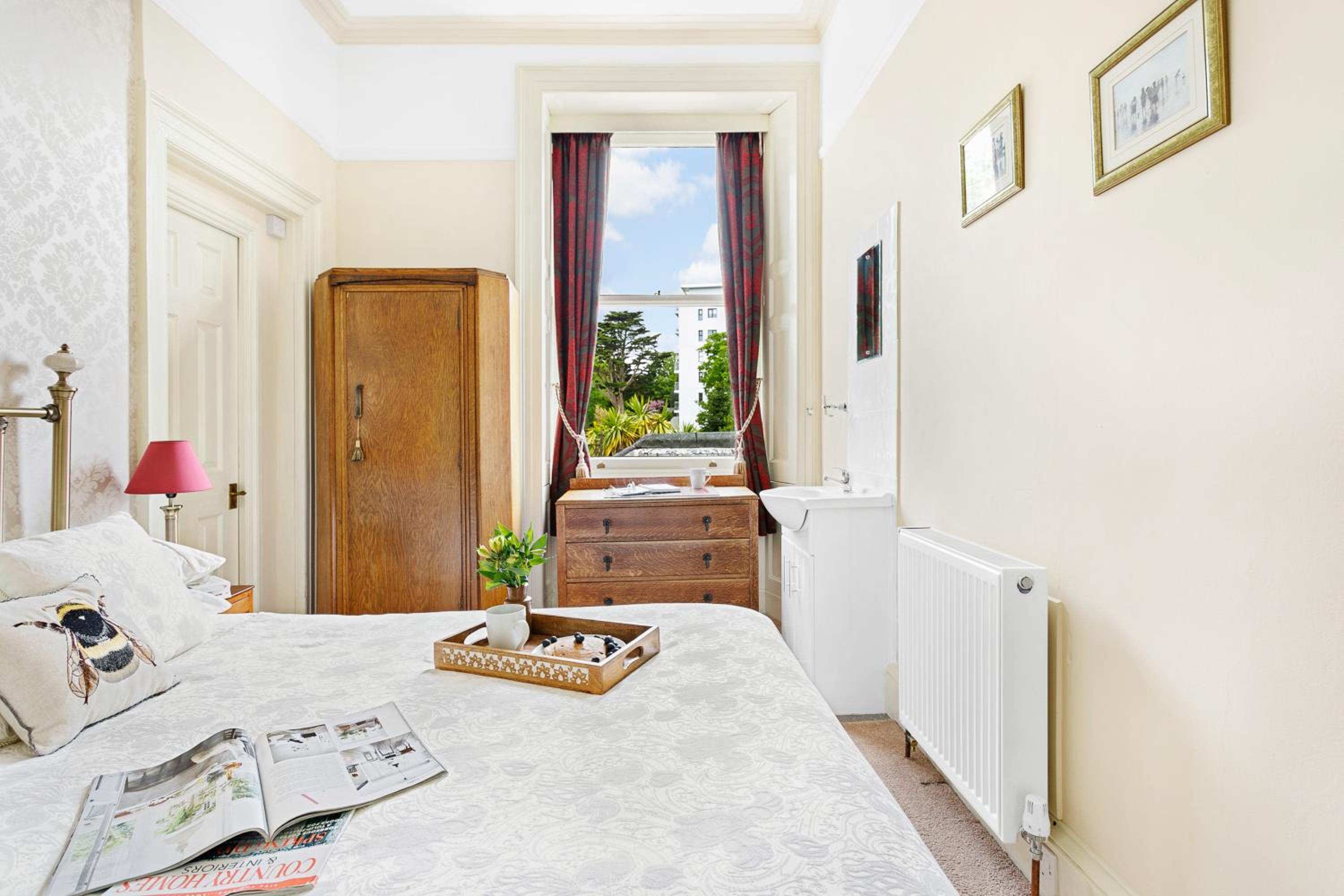 One-Bedroom Apartment with Balcony and Sea View - Photo 7