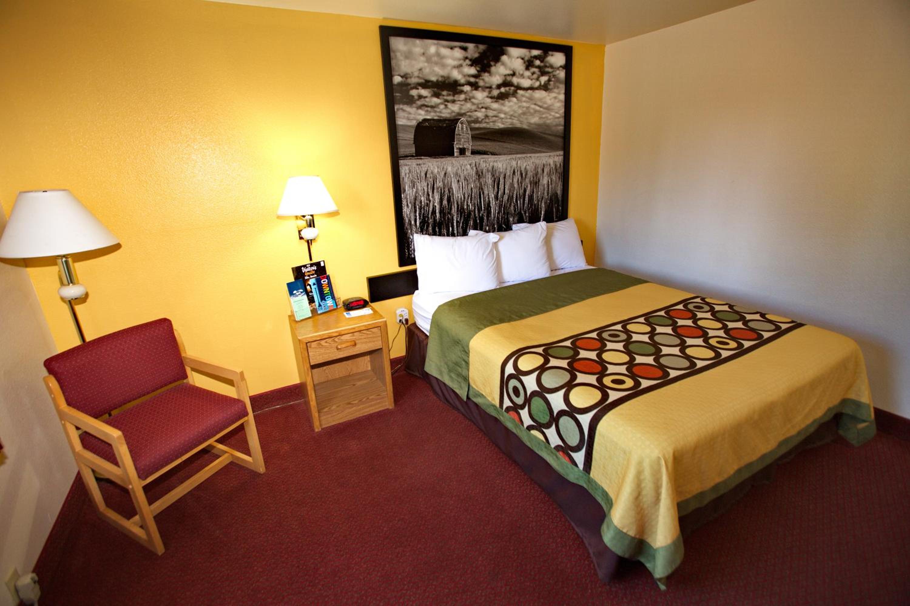 Queen Room - Non-Smoking photo 1