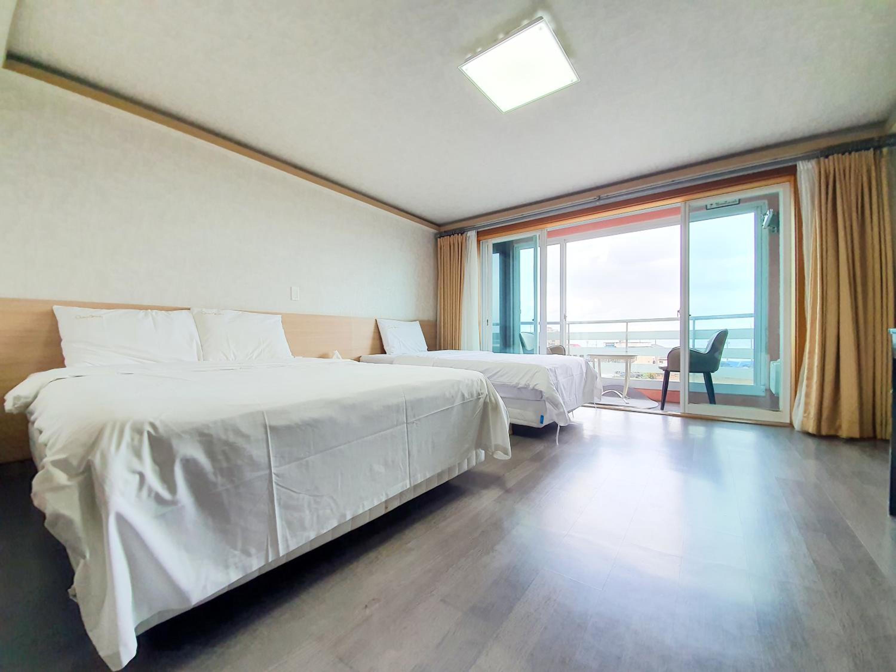 Deluxe Triple Room with Sea View