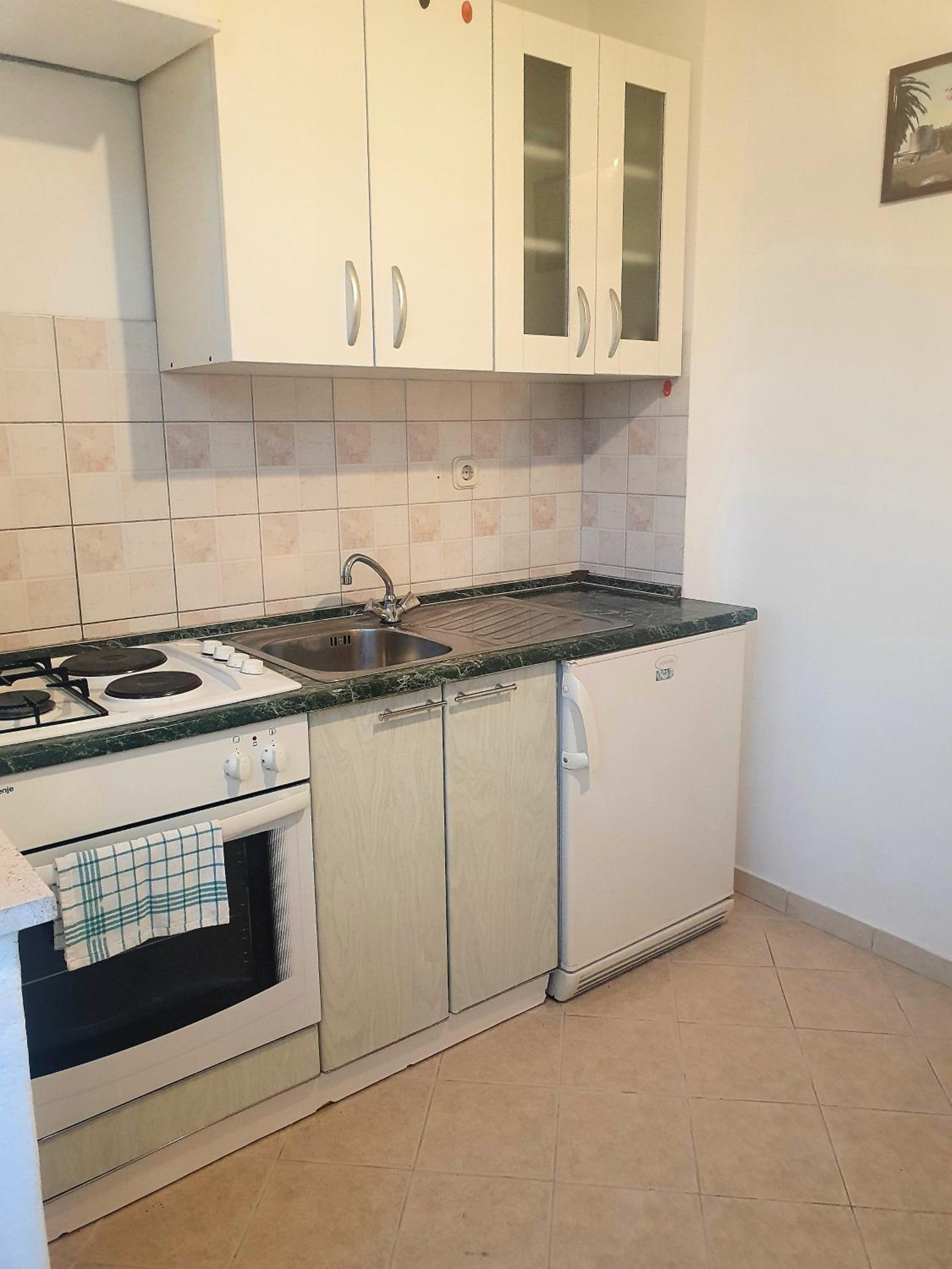 Studio Apartment thumbnail 5