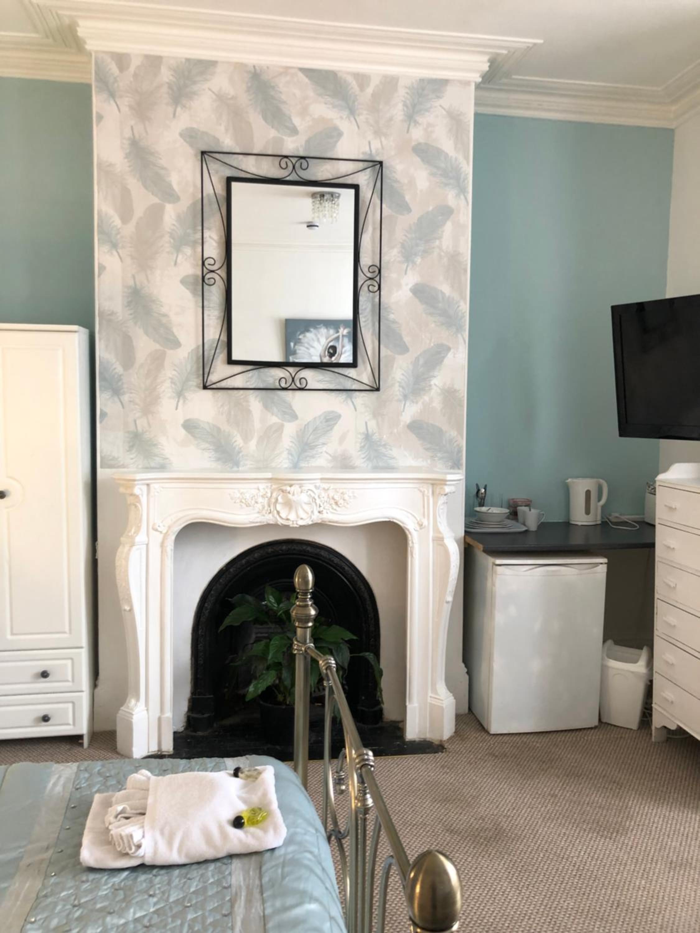 Budget Double Room - Photo 8