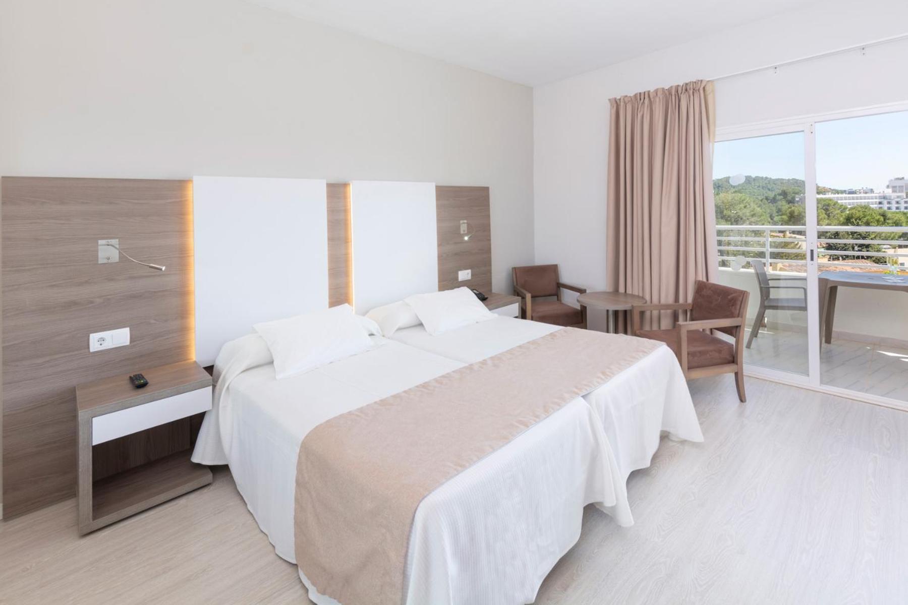 Habitación Doble con Vista al Mar (2 Adultos + 1 Niño)