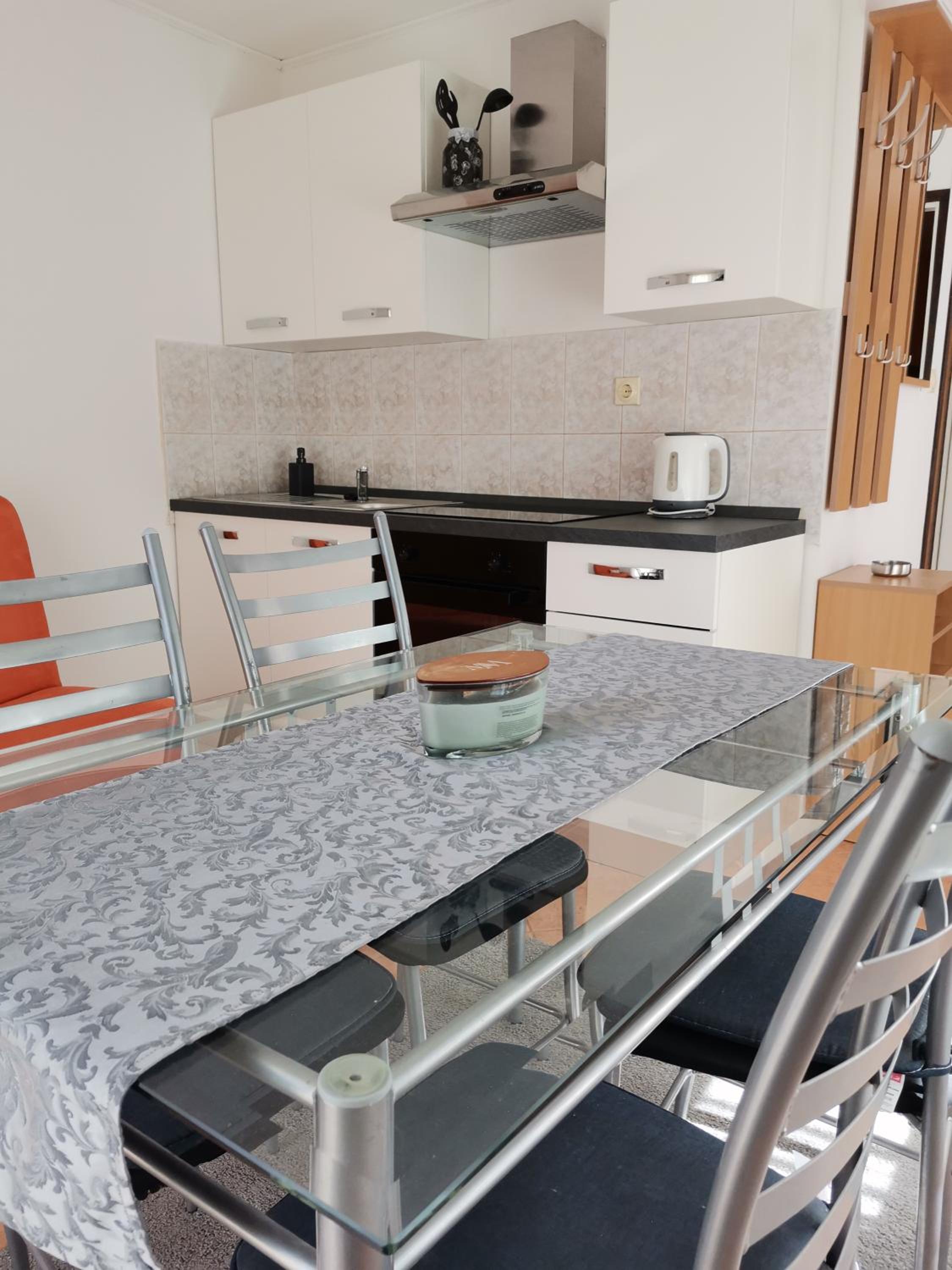 Apartment with Terrace - Photo 17