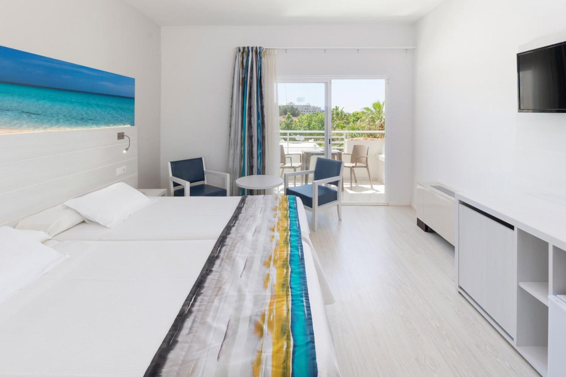 Double Room (2 Adults + 1 Child ) photo 2
