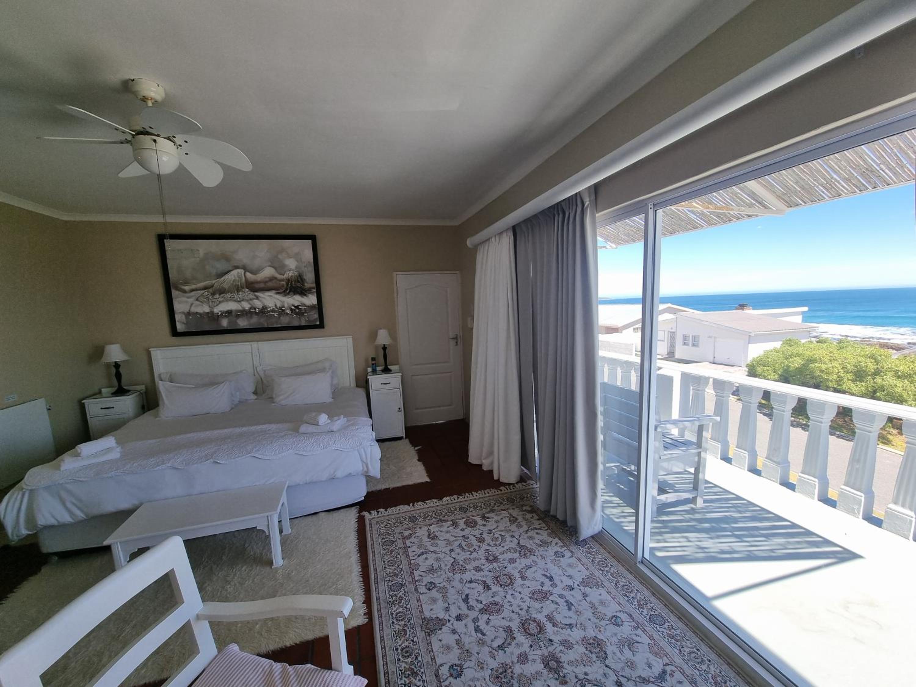 Large Double Room with Balcony and Sea view - Photo 2