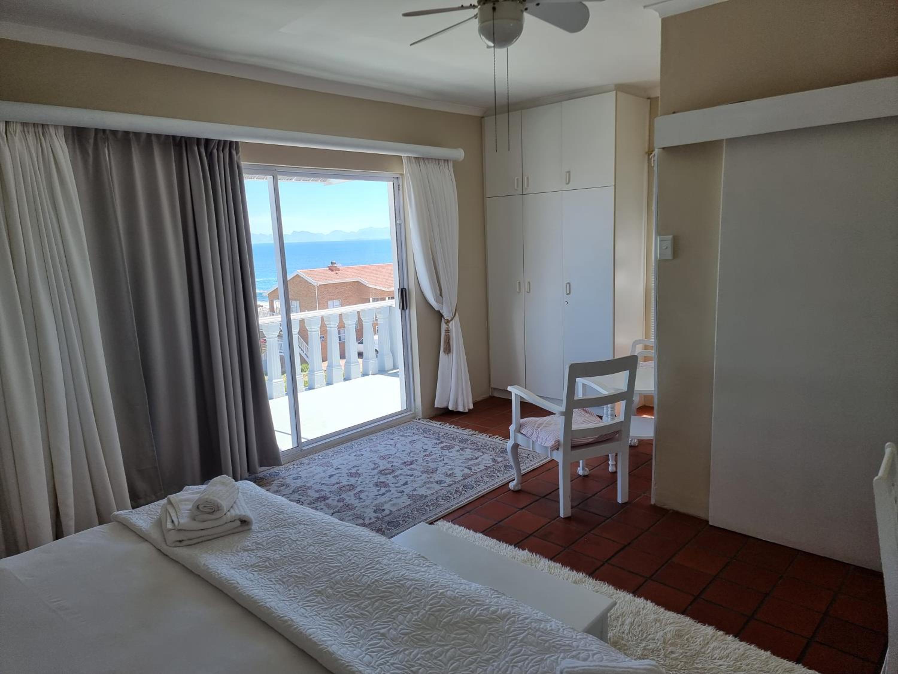 Large Double Room with Balcony and Sea view - Photo 6