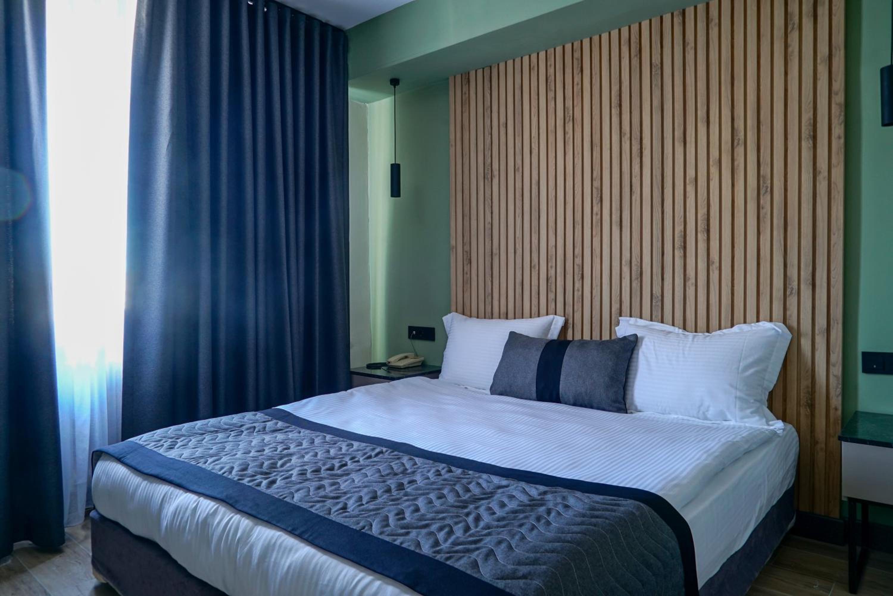 Standard Double Room - Photo 27