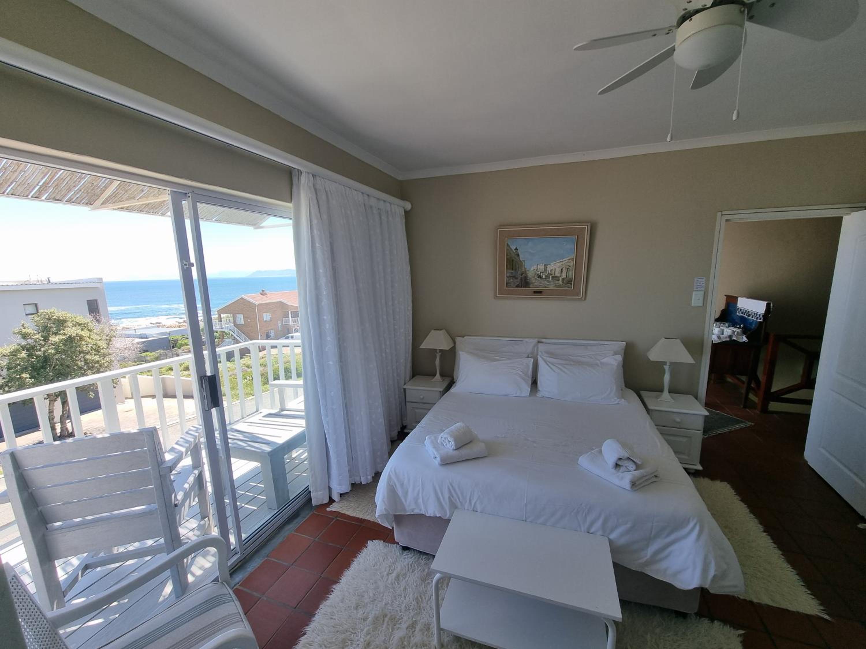 Double Room with Balcony and Sea View - Photo 6