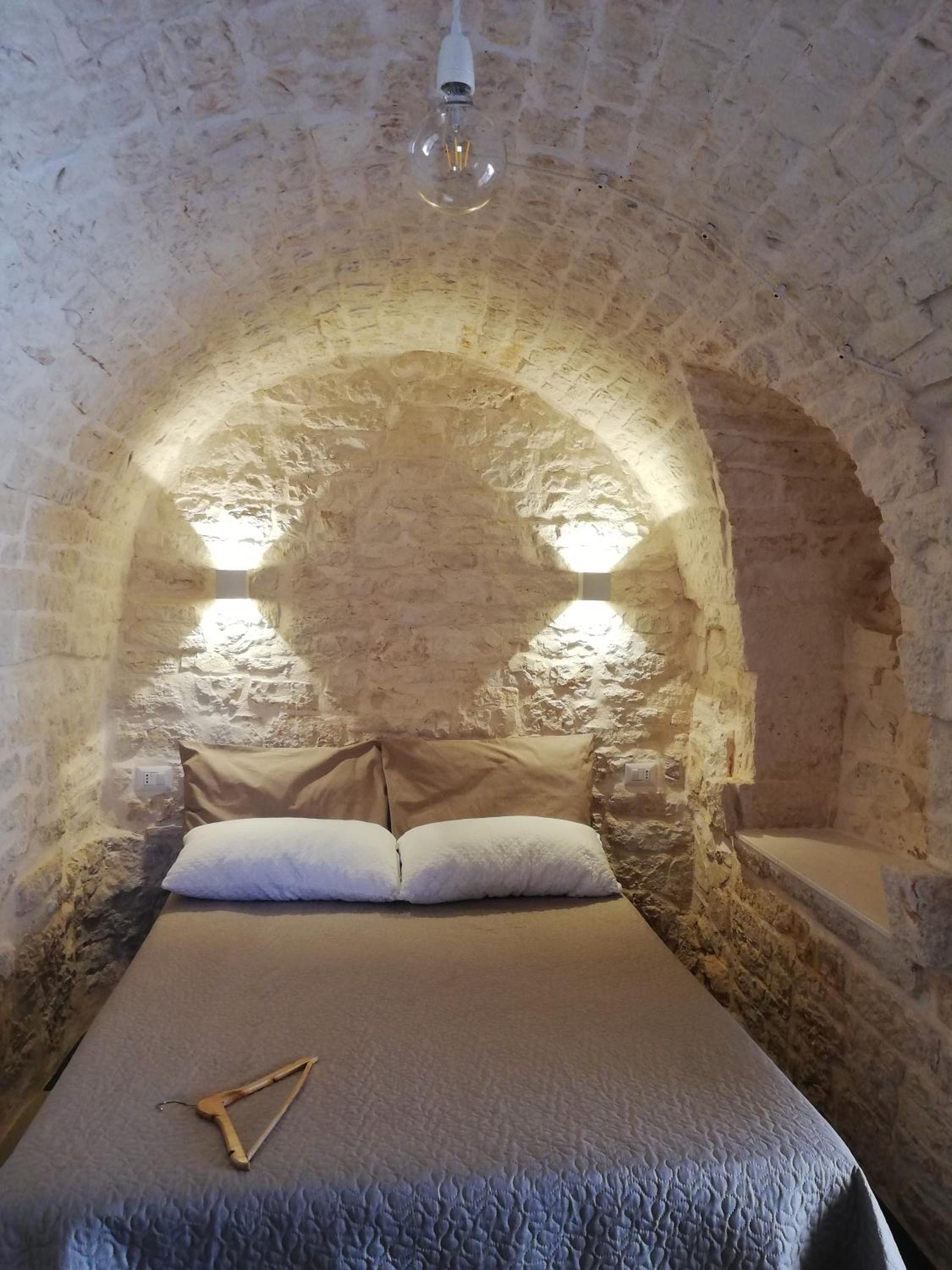 One-Bedroom House - Photo 16