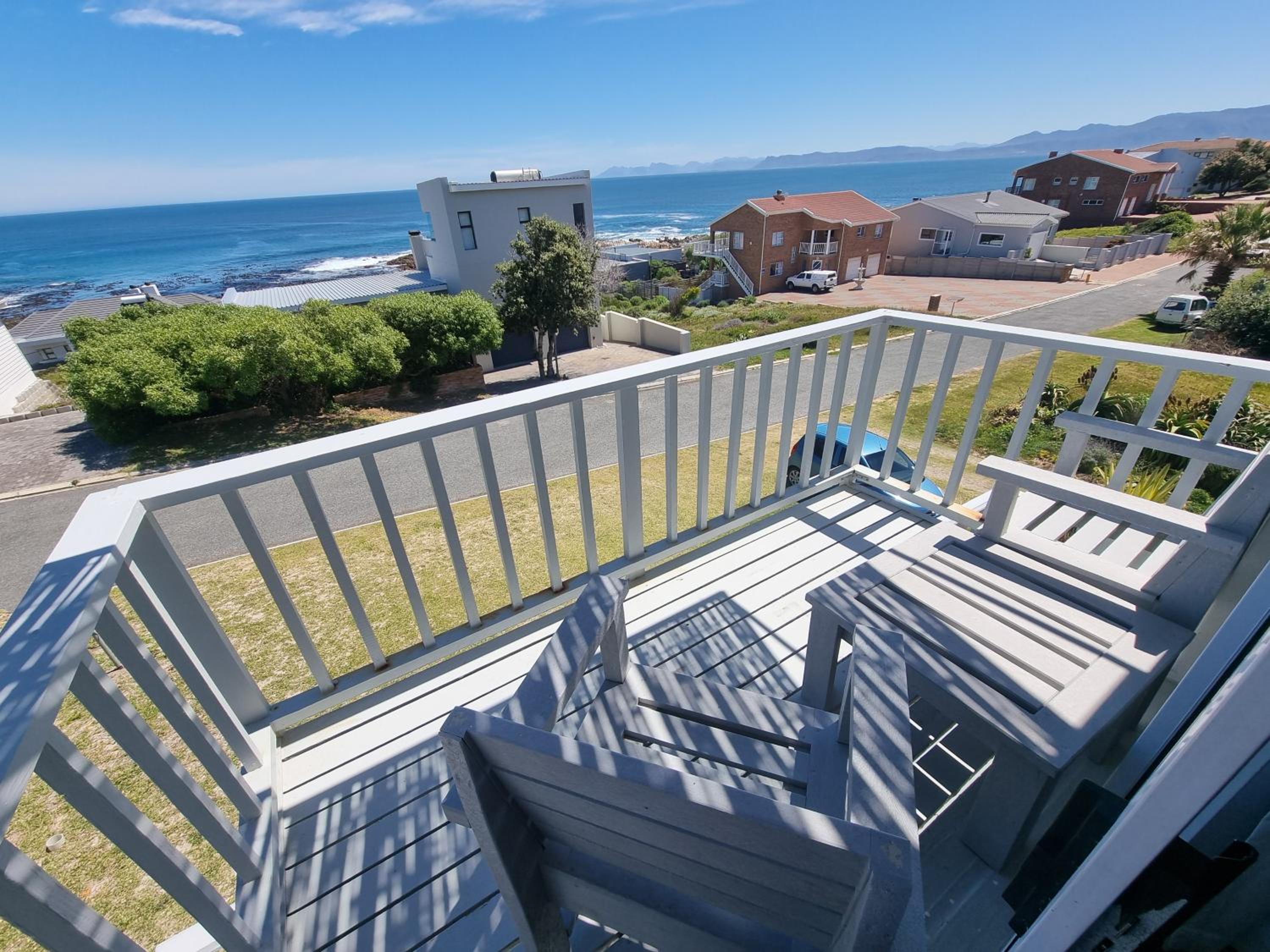Double Room with Balcony and Sea View - Photo 5