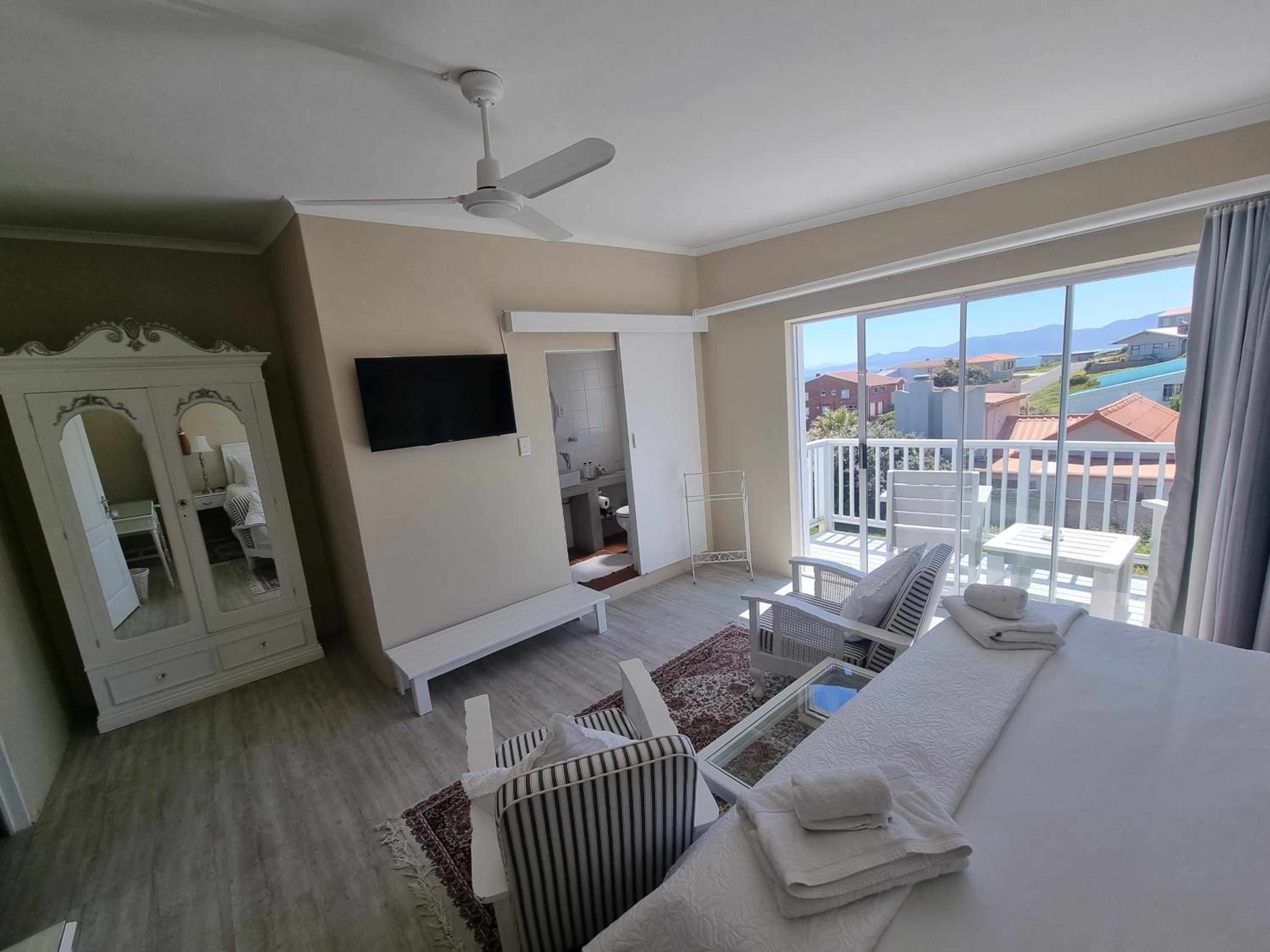 Deluxe Double Room with Balcony and Sea View - Photo 2