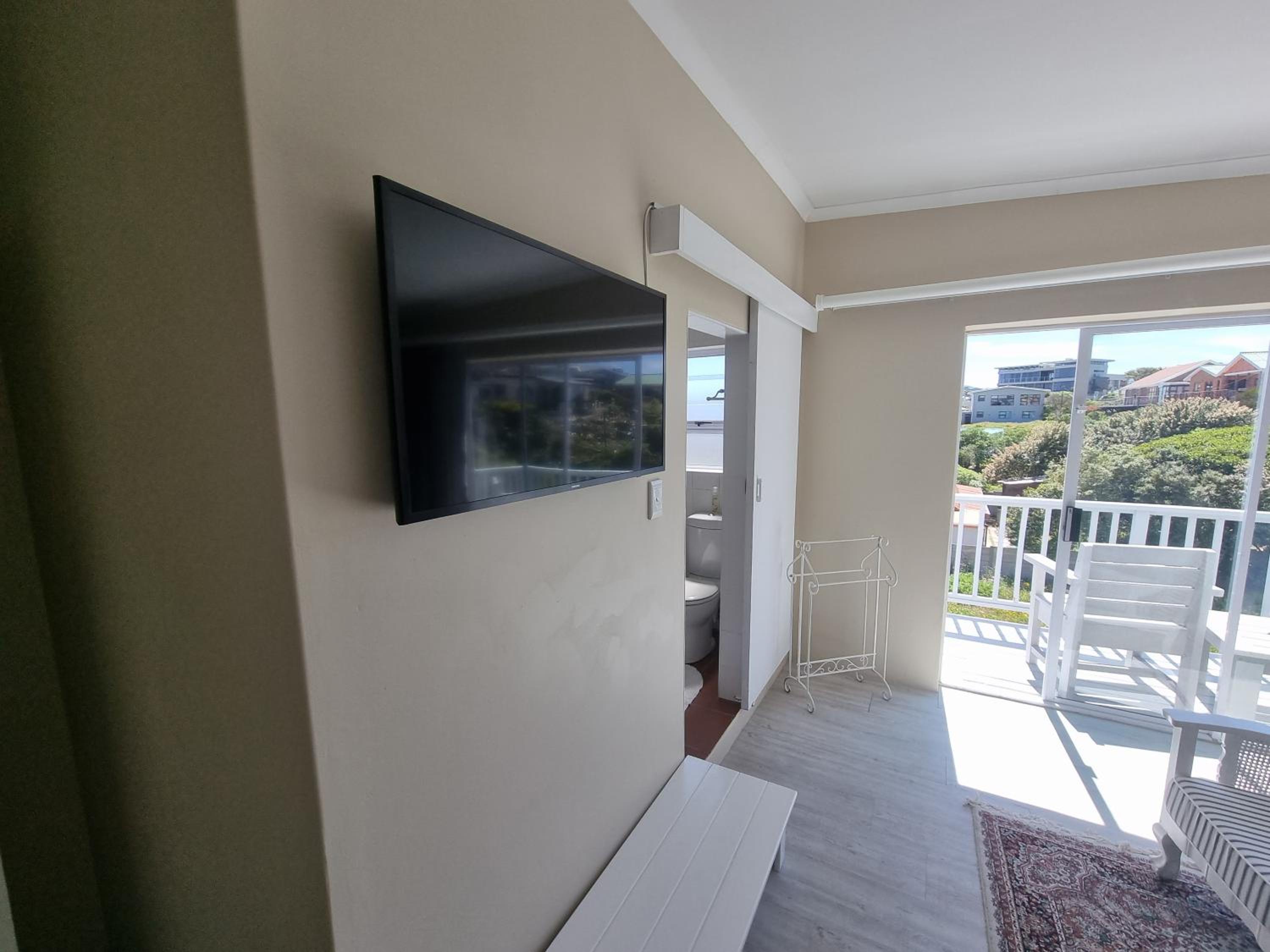 Deluxe Double Room with Balcony and Sea View - Photo 5
