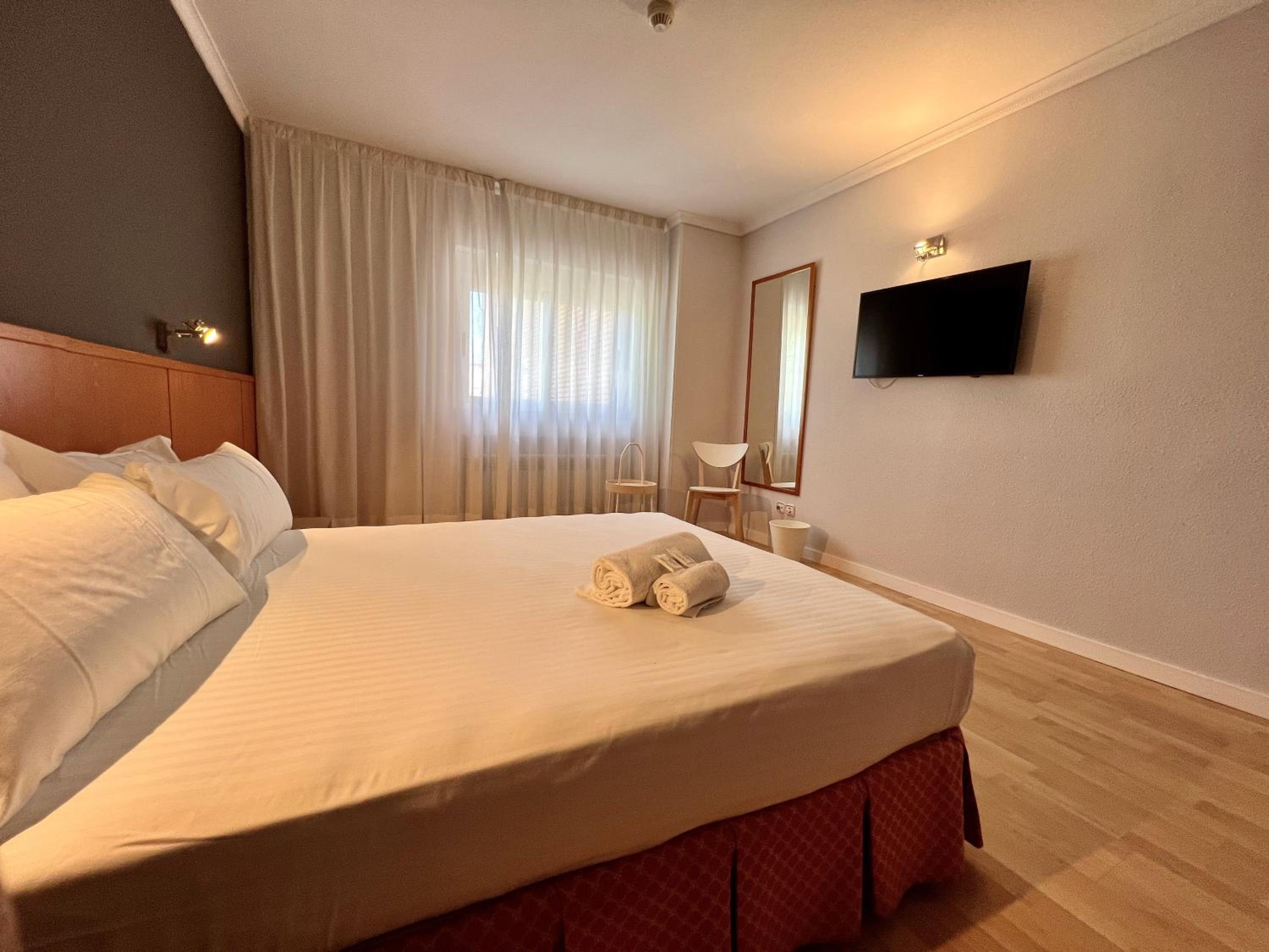 Double Room (1 Double Bed) - Photo 7