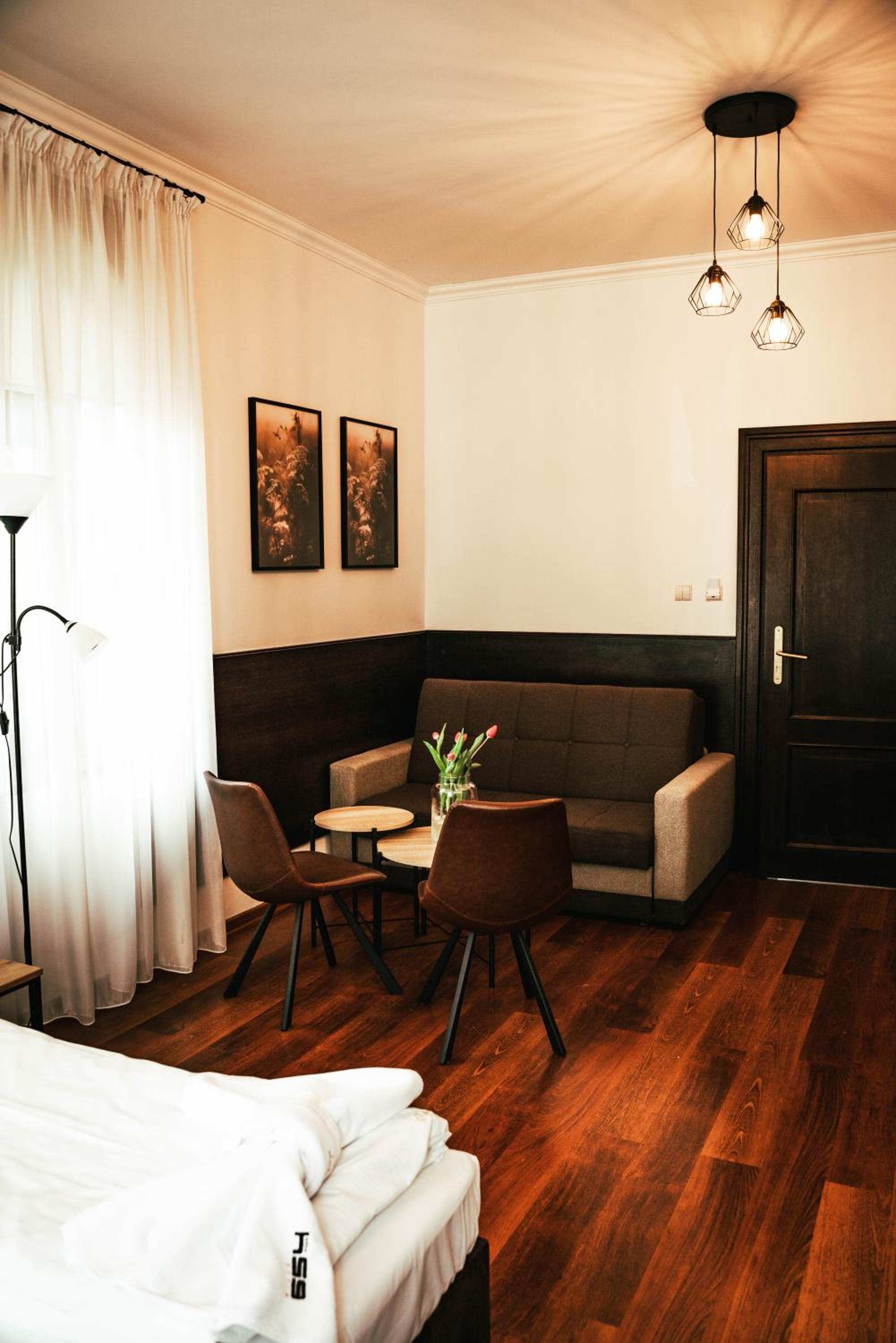 Double Room - Photo 7