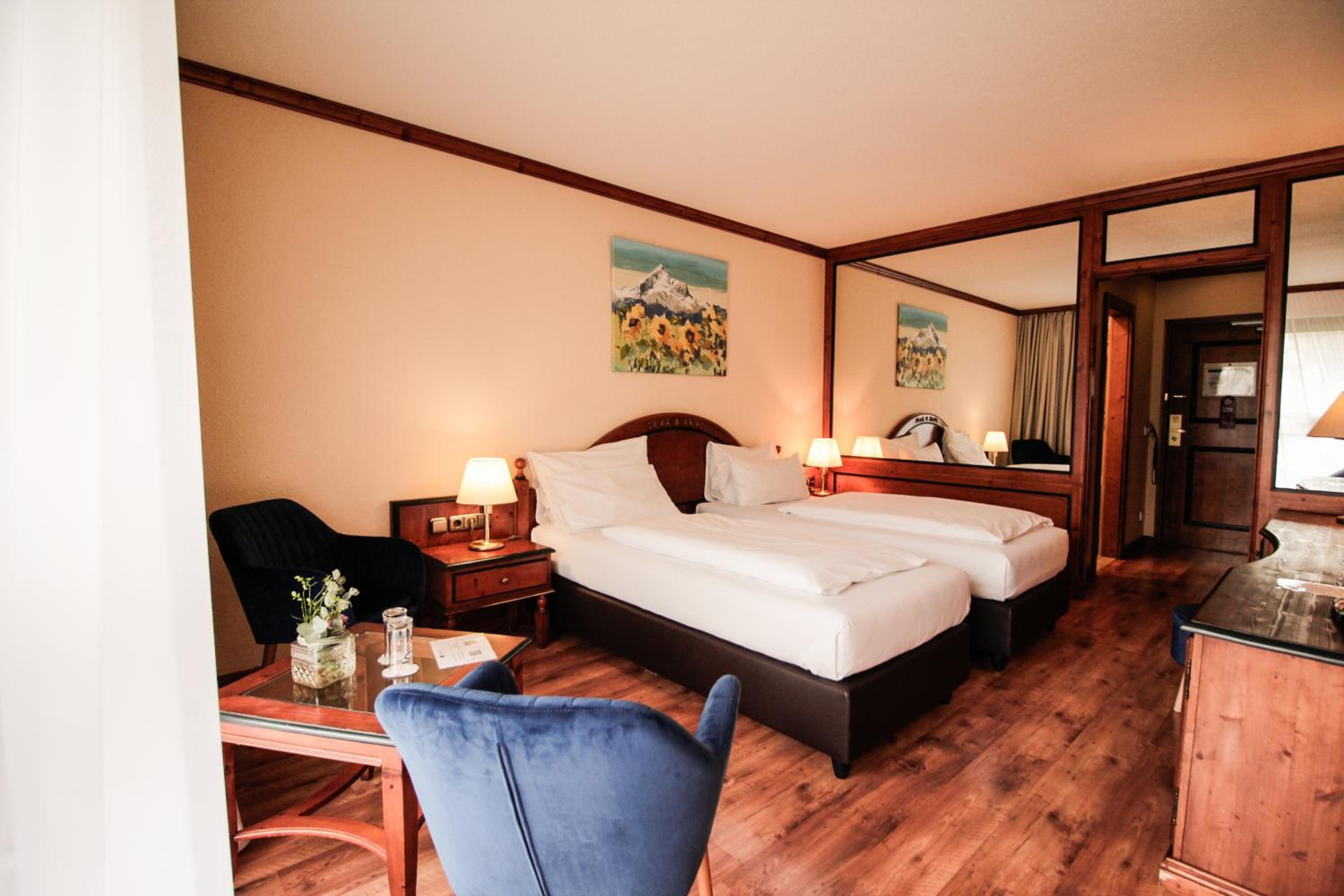 Twin Room with Balcony - Photo 5