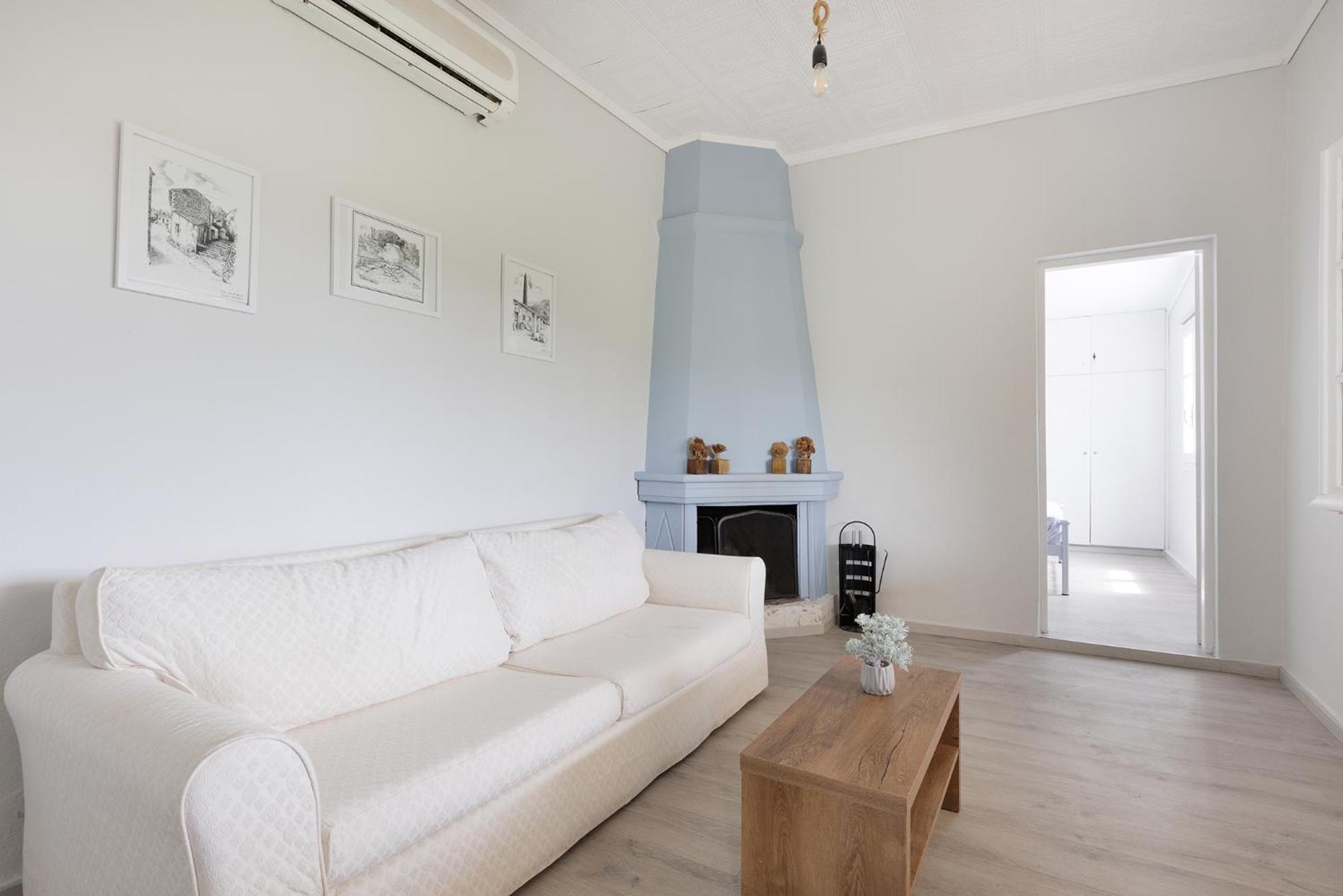 One-Bedroom House photo 1