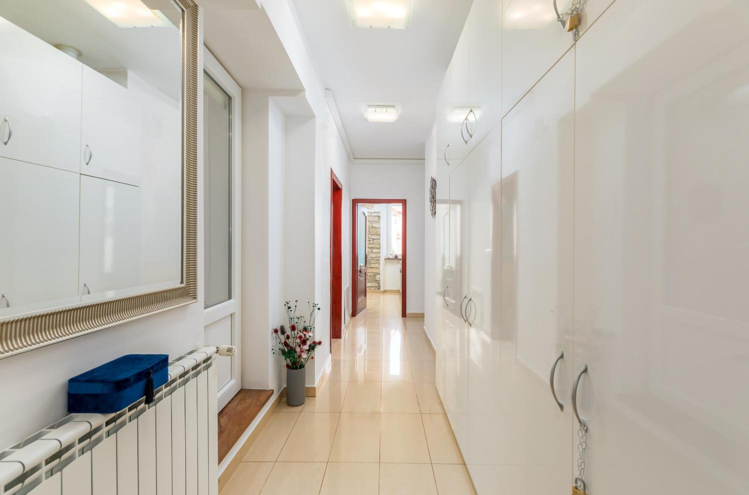 Three-Bedroom Apartment - Photo 4