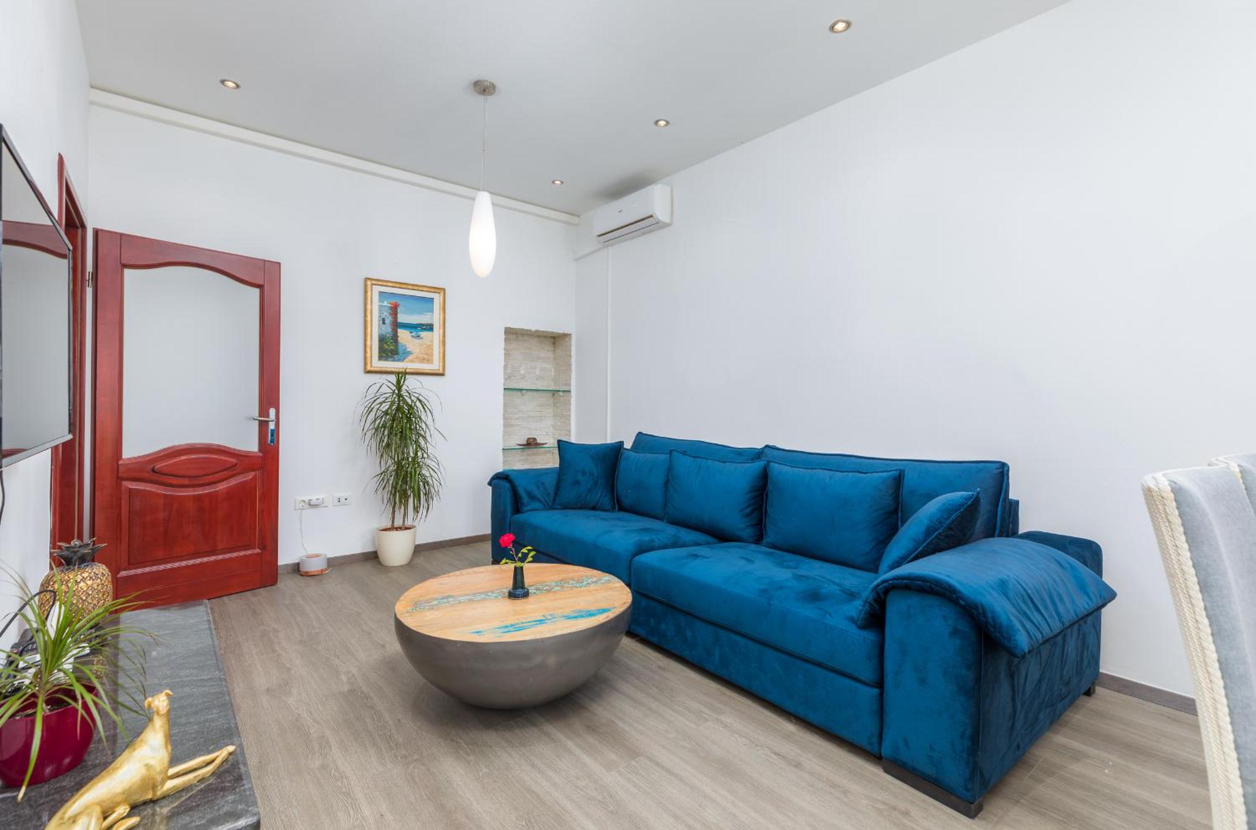 Three-Bedroom Apartment - Photo 24