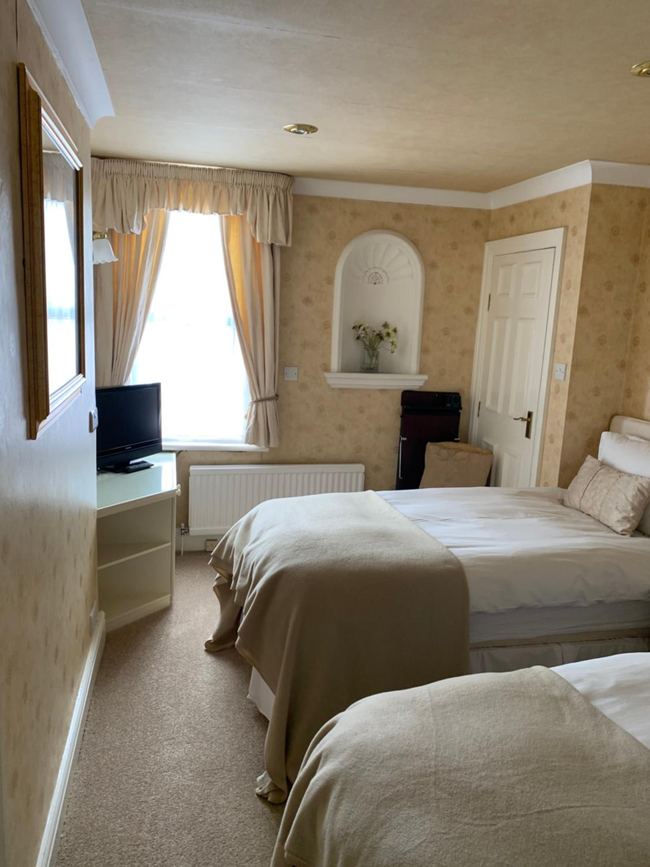 Twin Room - Photo 3