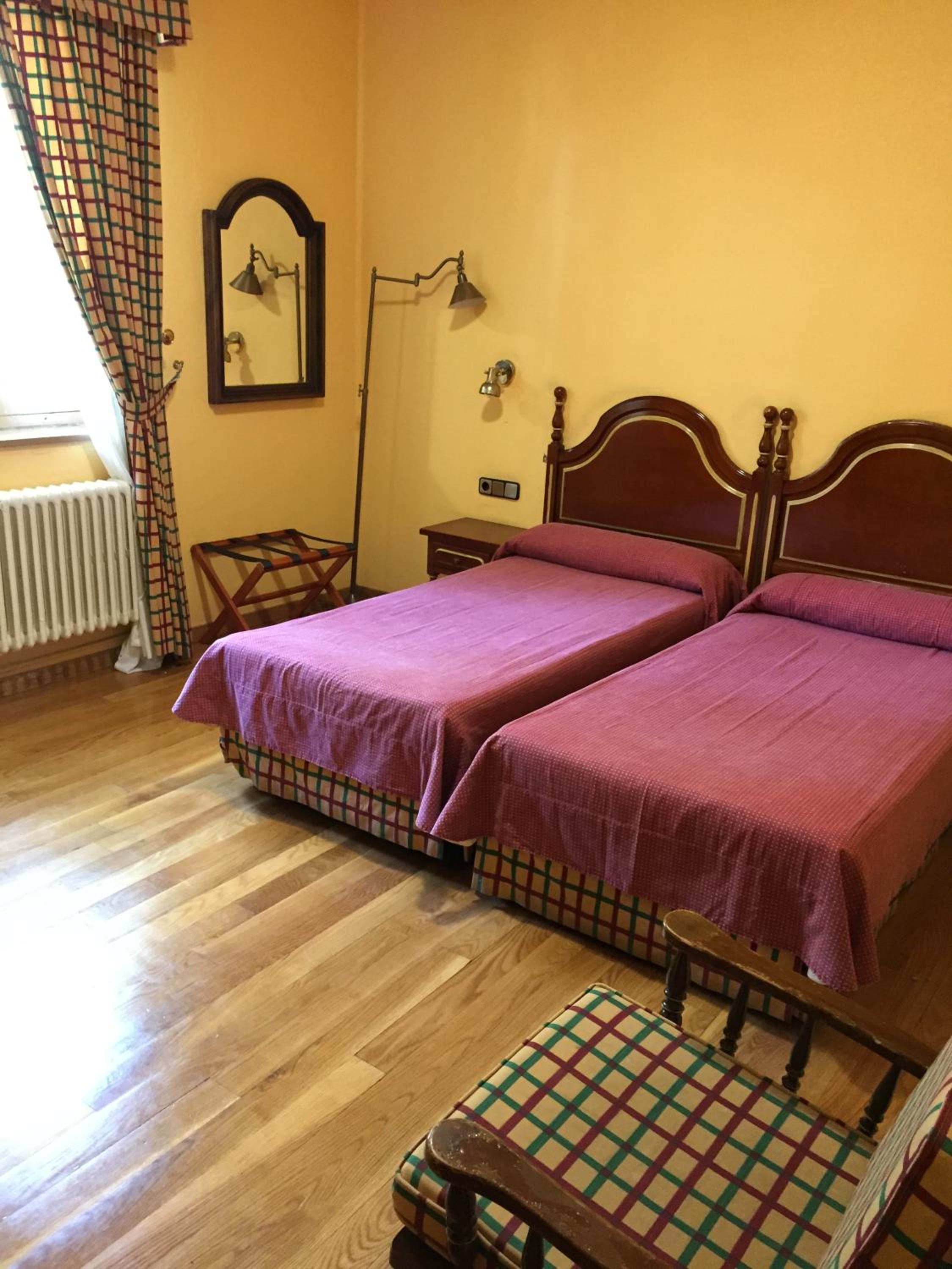 Standard Double or Twin Room with Balcony - Photo 2