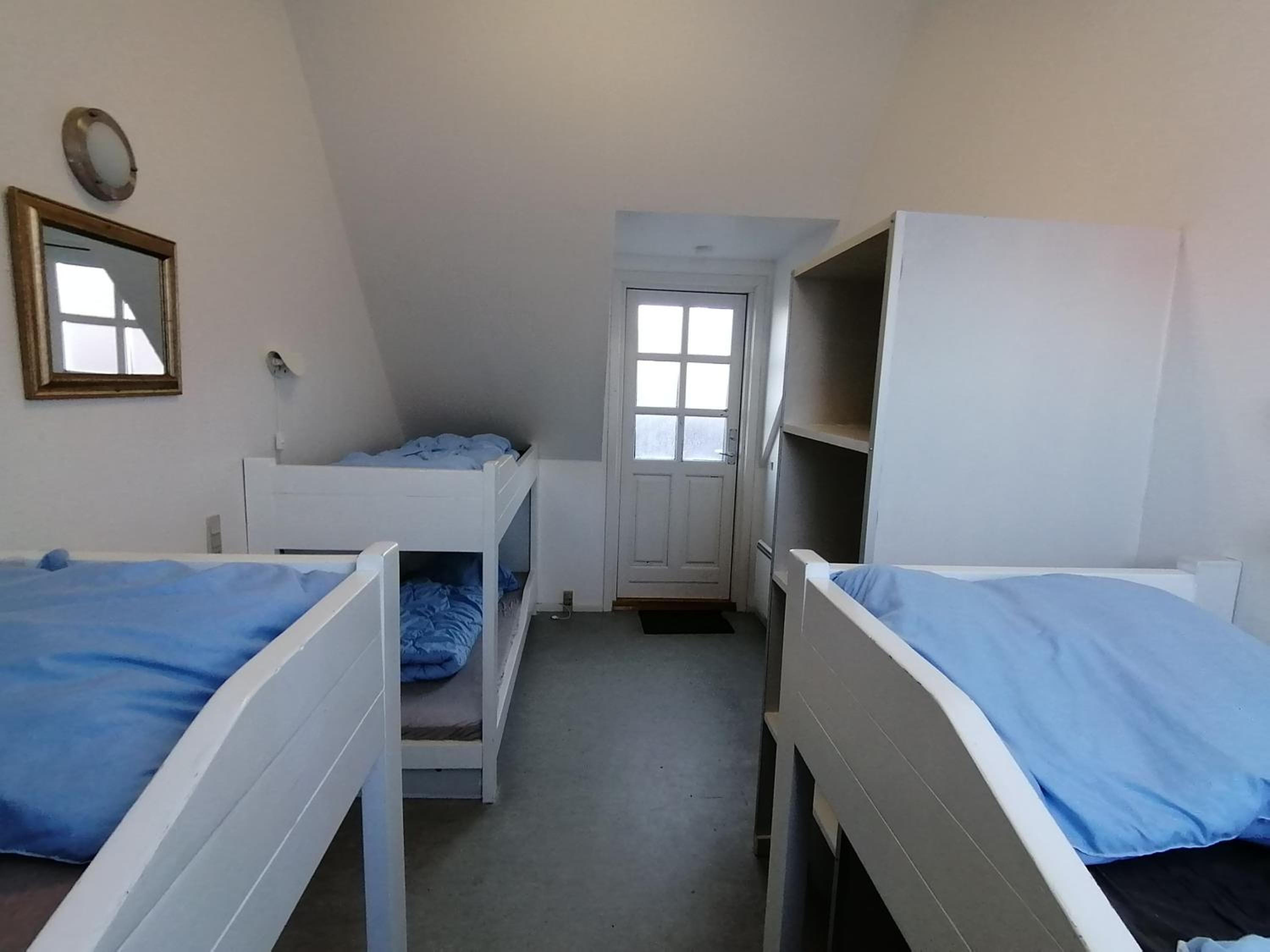6-Bed Mixed Dormitory Room photo 1