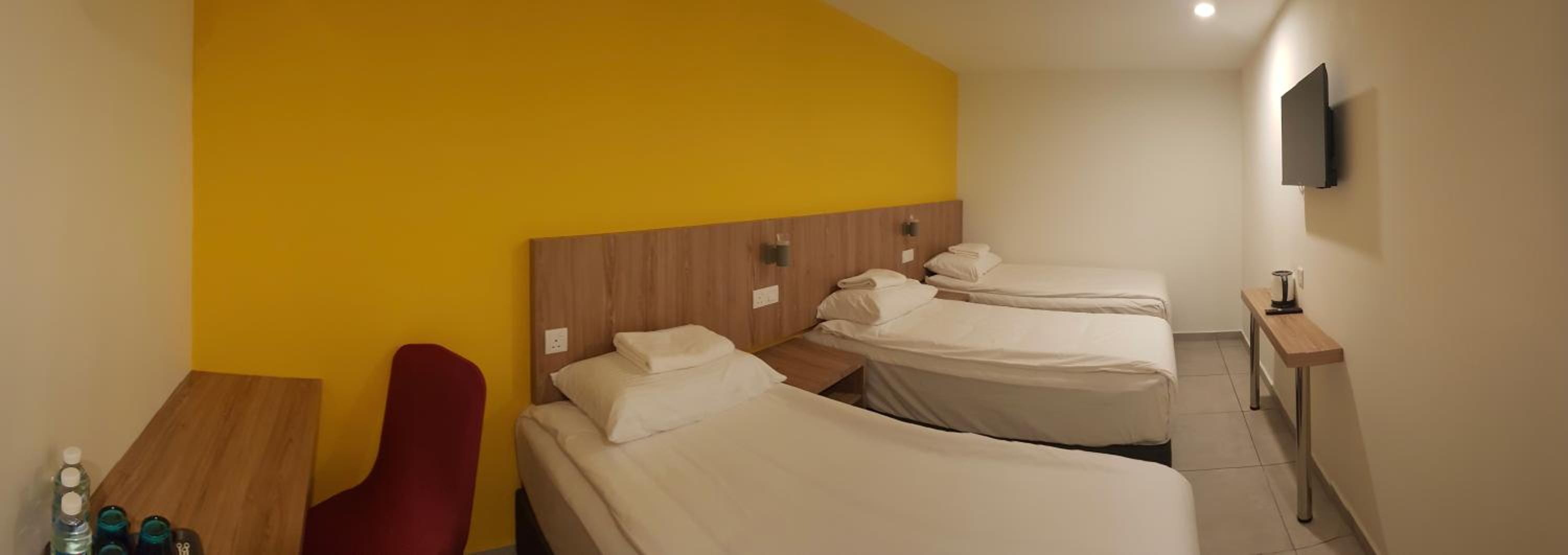 Deluxe Triple Room - Photo 2