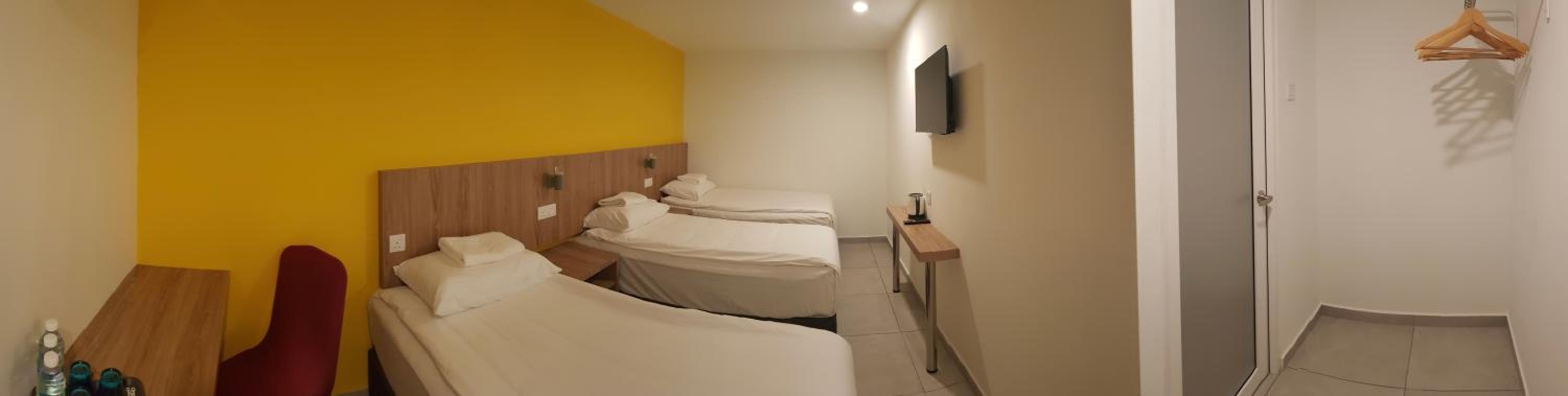 Deluxe Triple Room - Photo 1