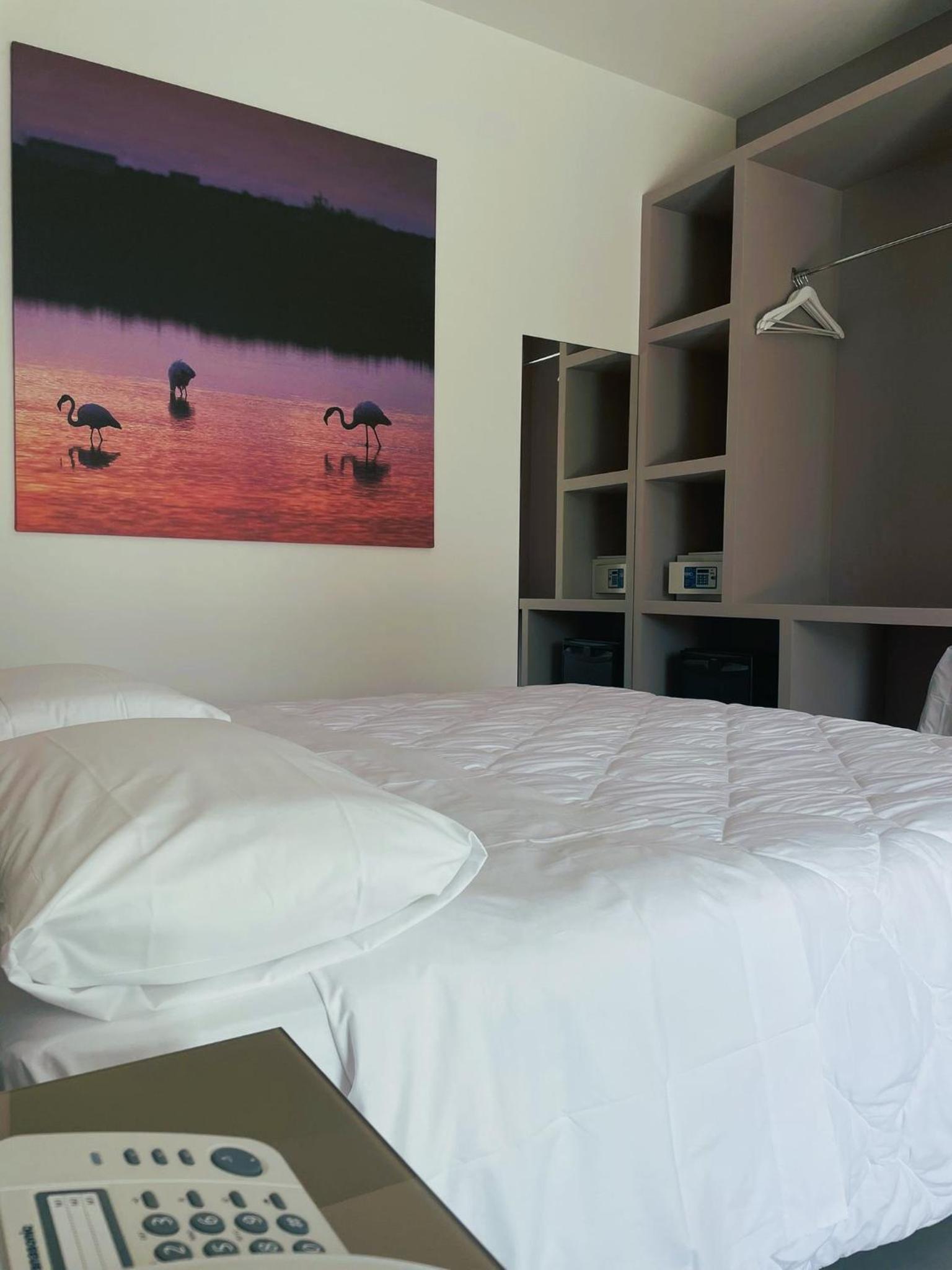 King Room with Pool View - Photo 12