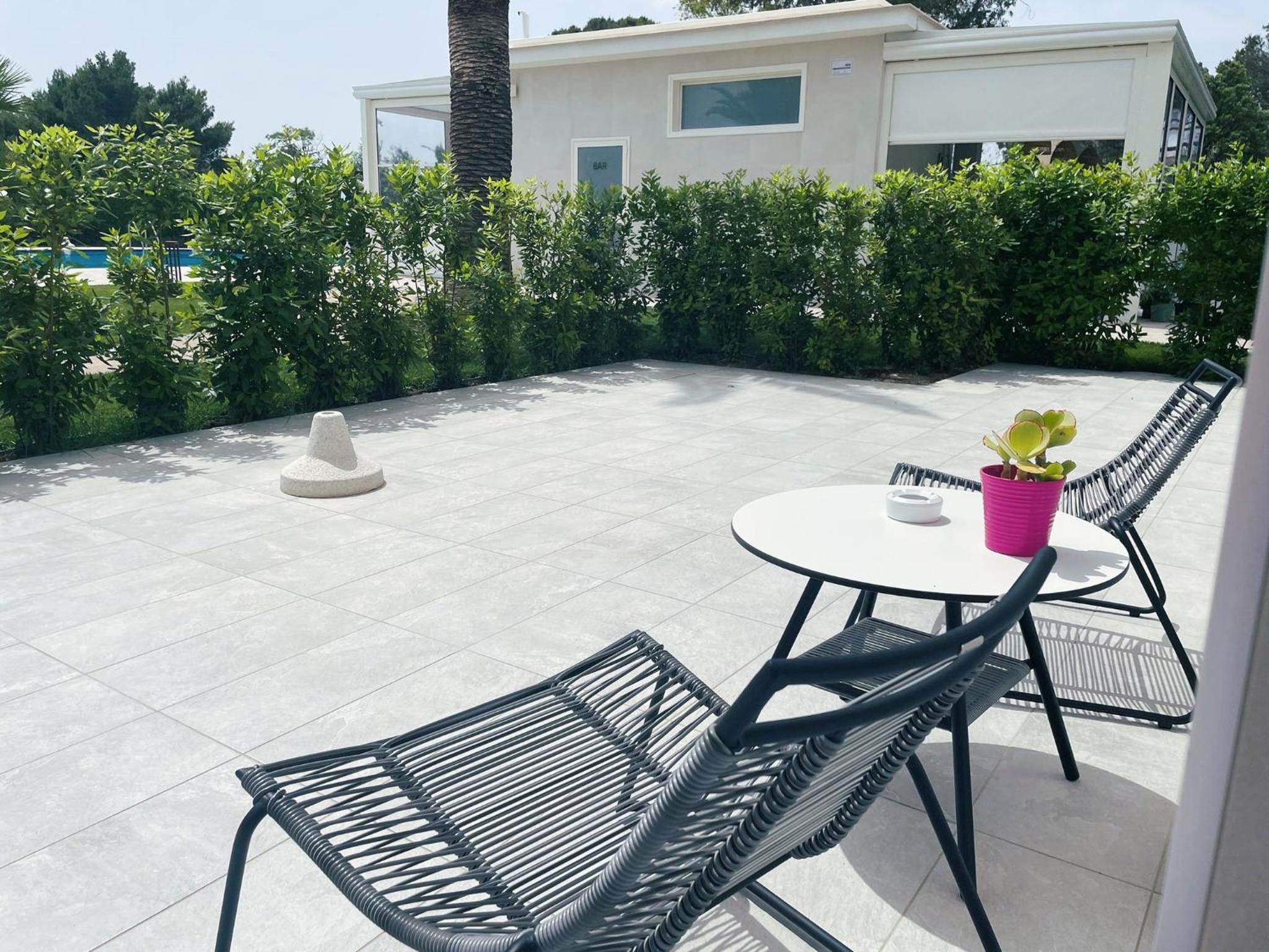 King Room with Pool View - Photo 4