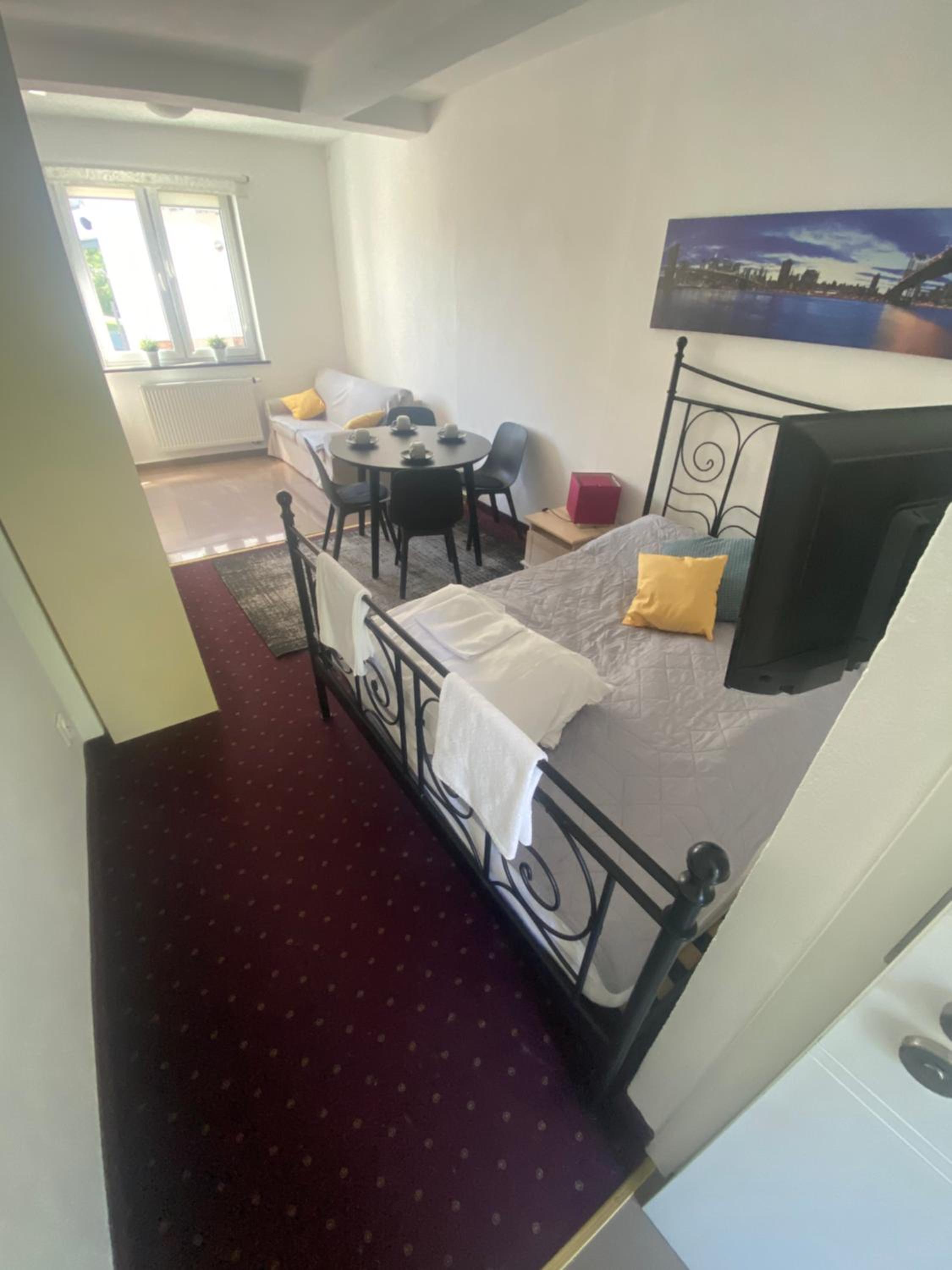 Quadruple Room - Disability Access photo 2