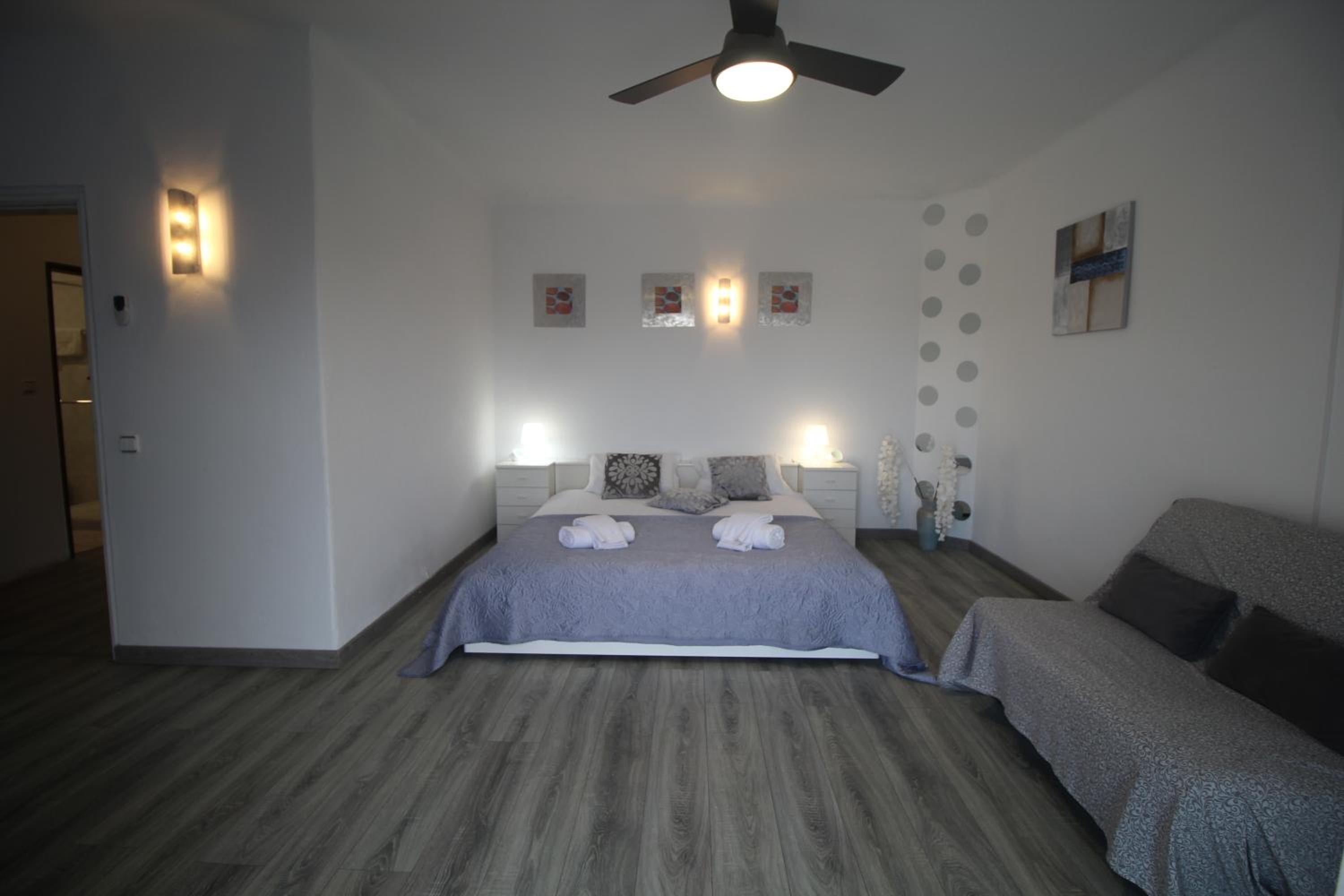 Corner Suite with  Ocean and Pool View - Photo 15