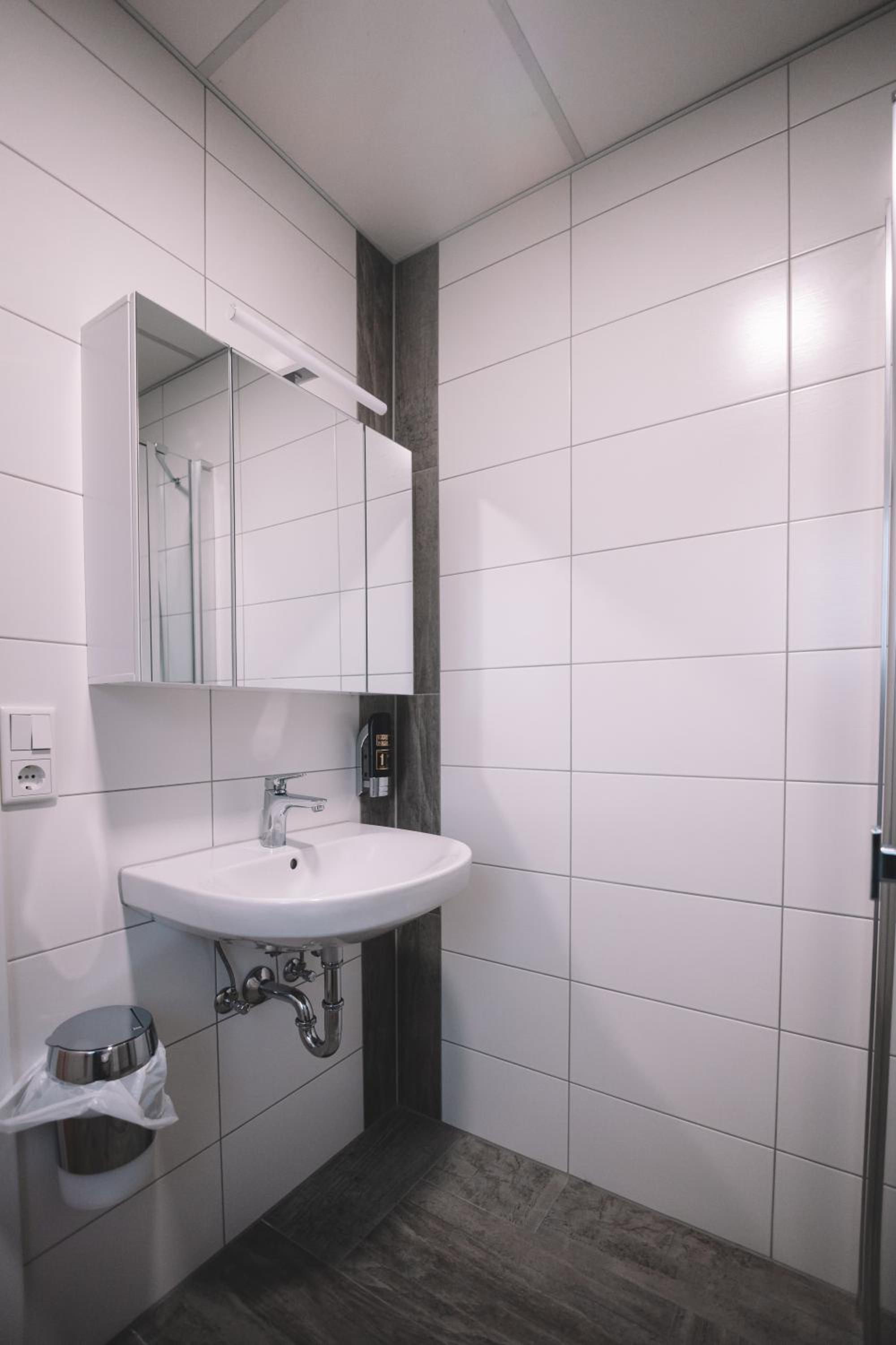 Double or Twin Room - Photo 15