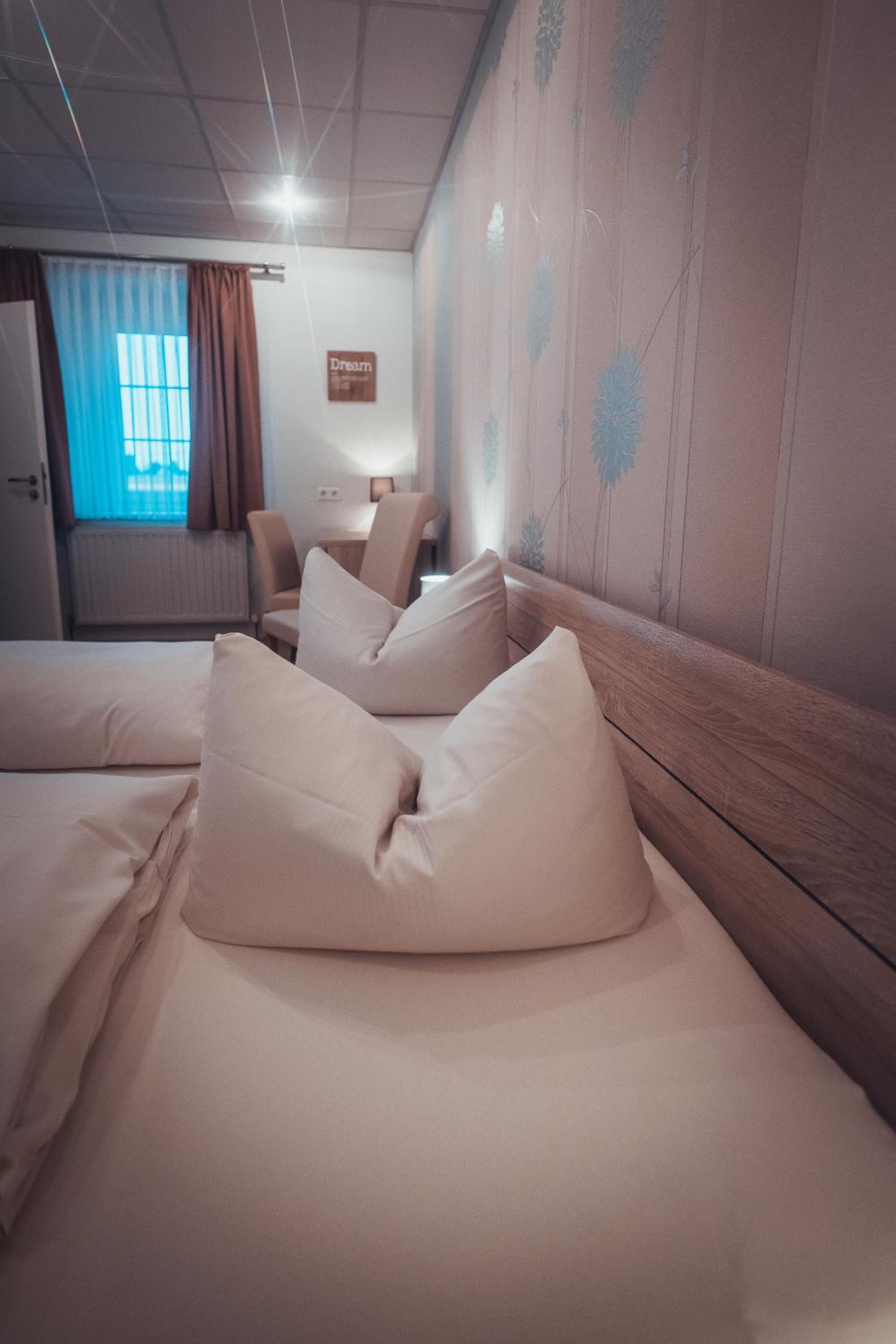 Double or Twin Room - Photo 13