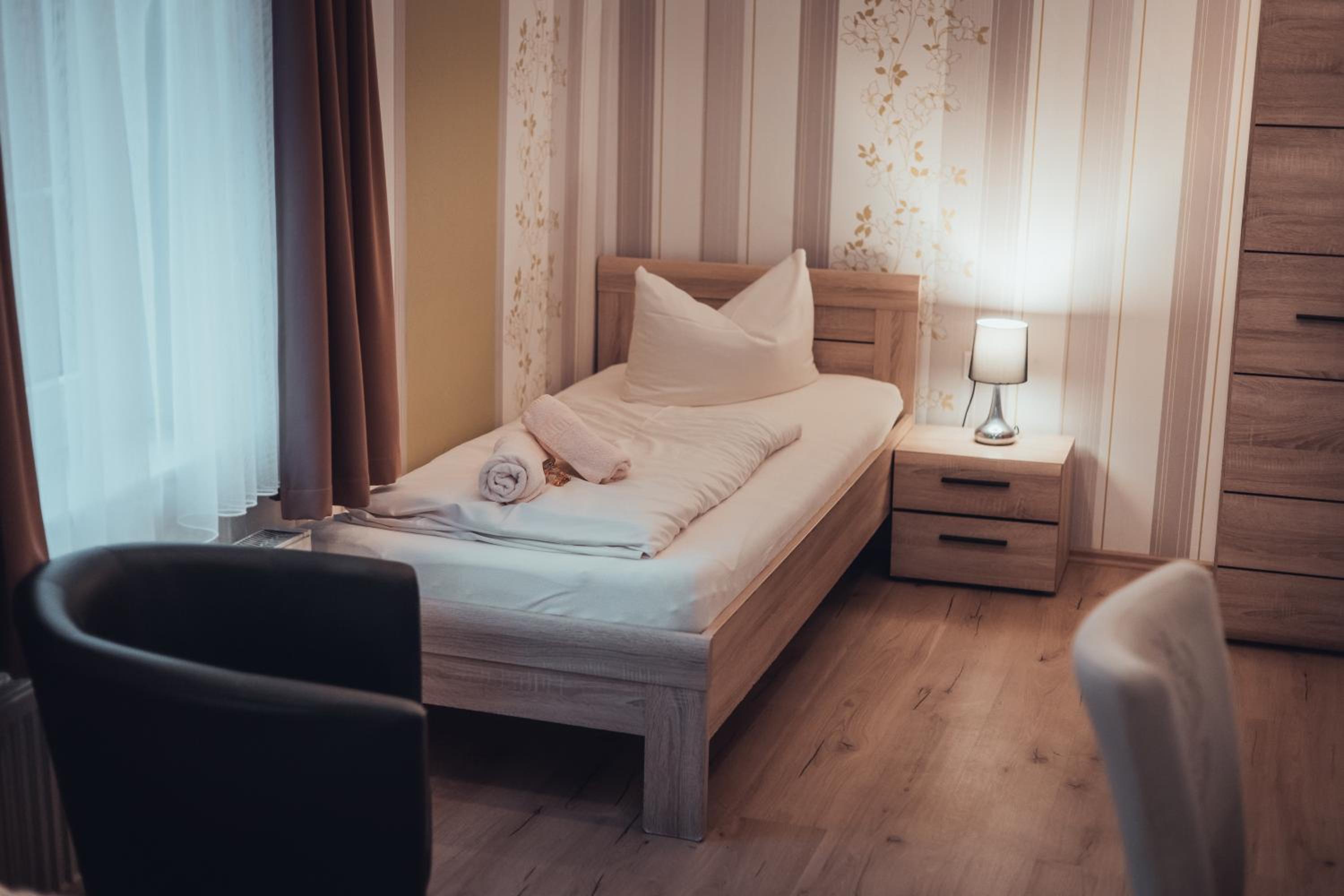 Double or Twin Room - Photo 11