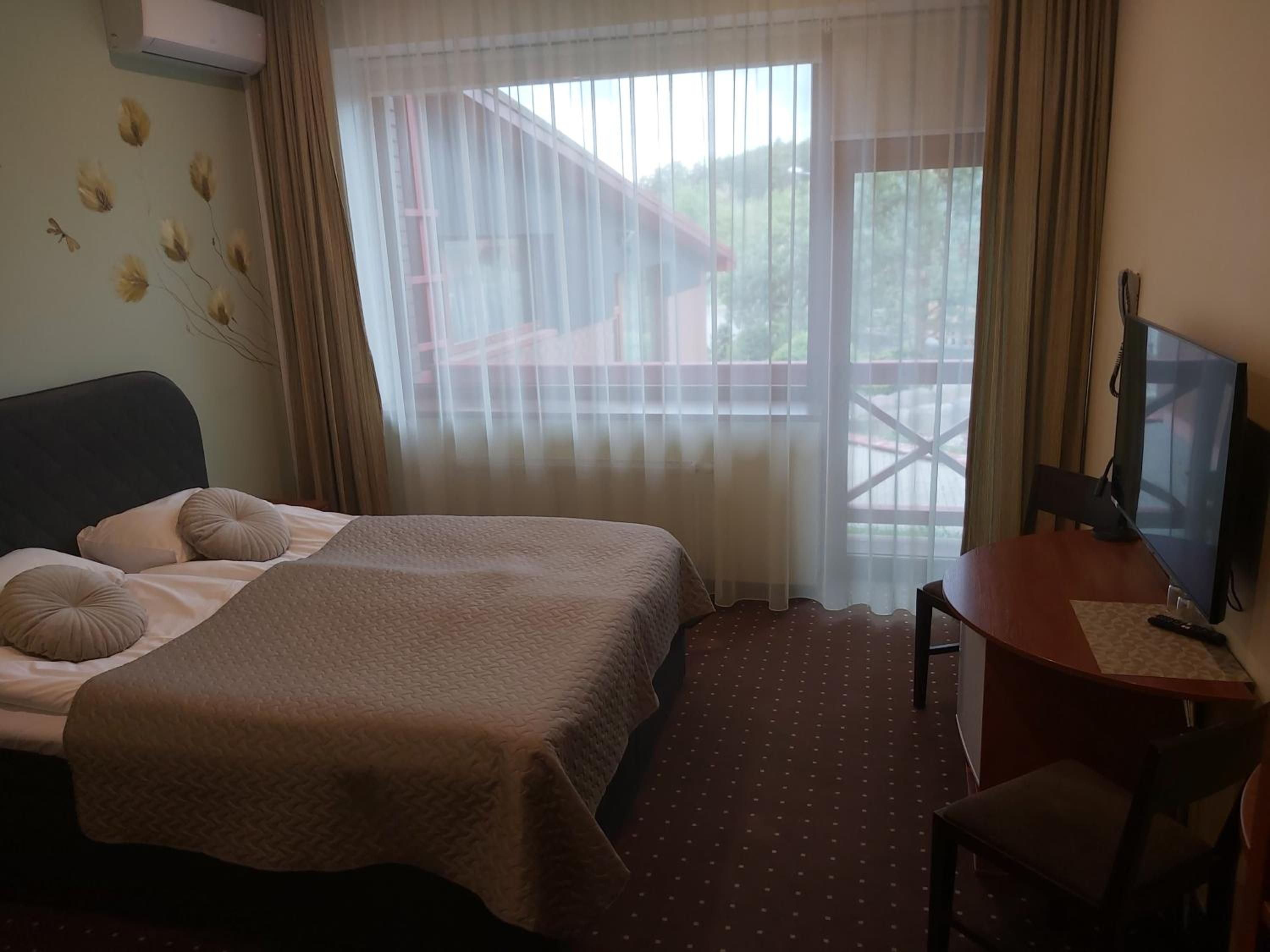 Double or Twin Room - Photo 13