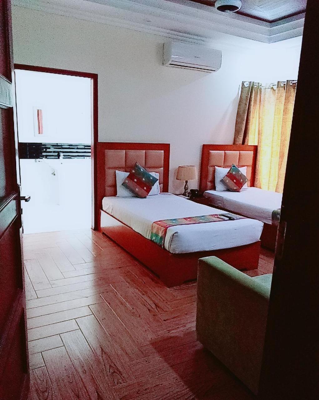 Deluxe Twin Room photo 3