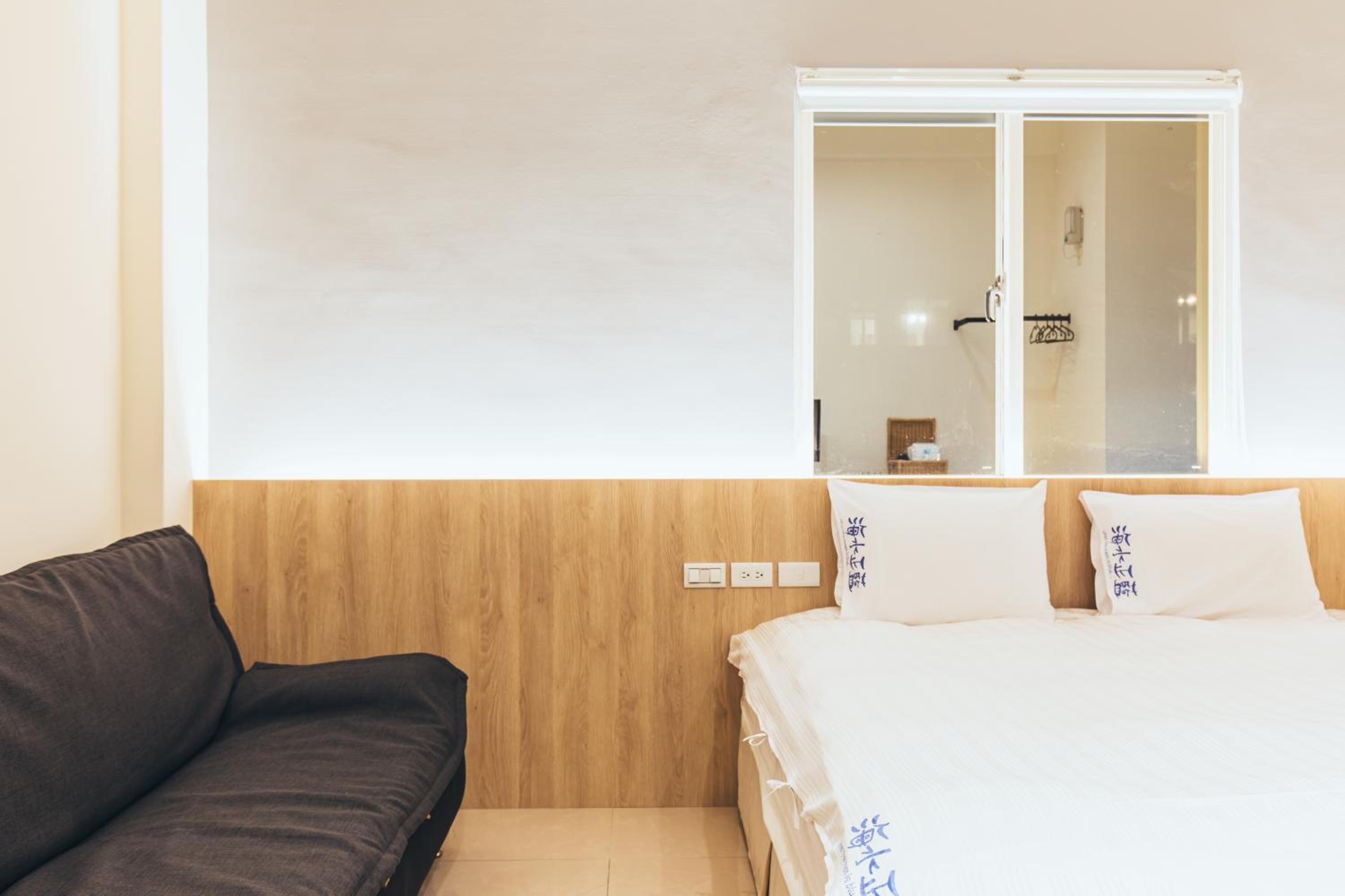 Deluxe Double Room with Balcony photo 3